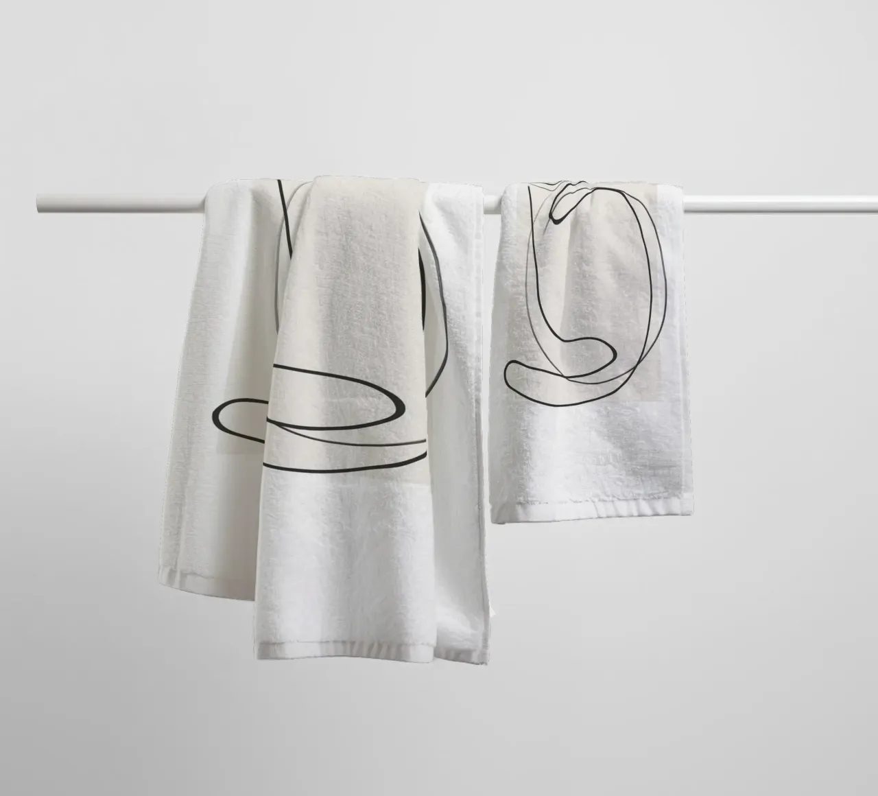 Gatto in una riga asciugamano da bagno da LeaDArt