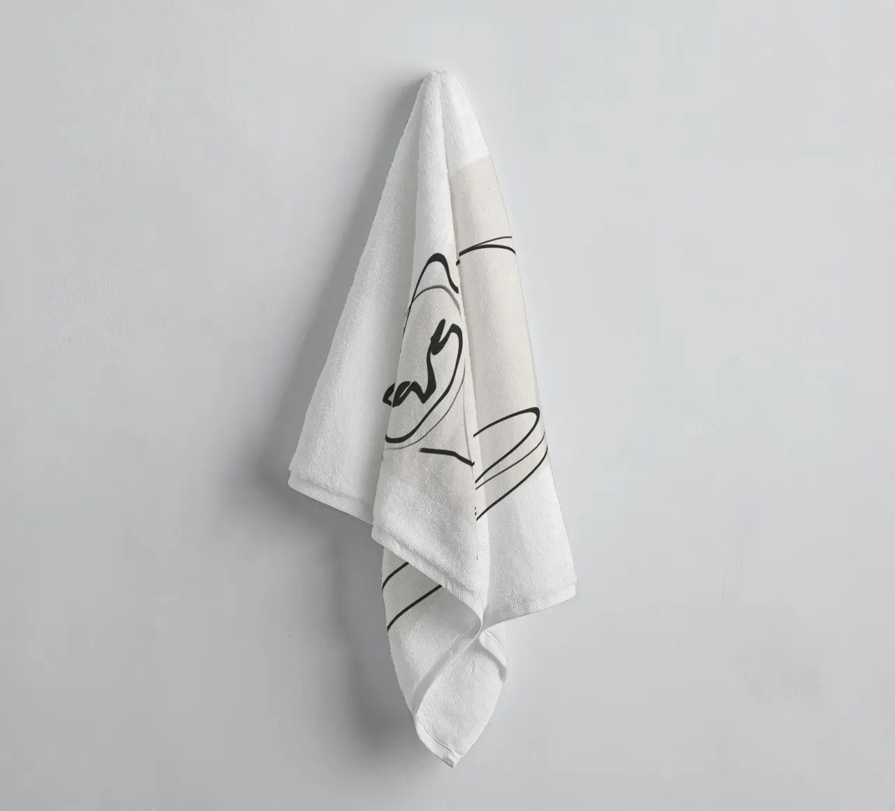 Gatto in una riga asciugamano da bagno da LeaDArt