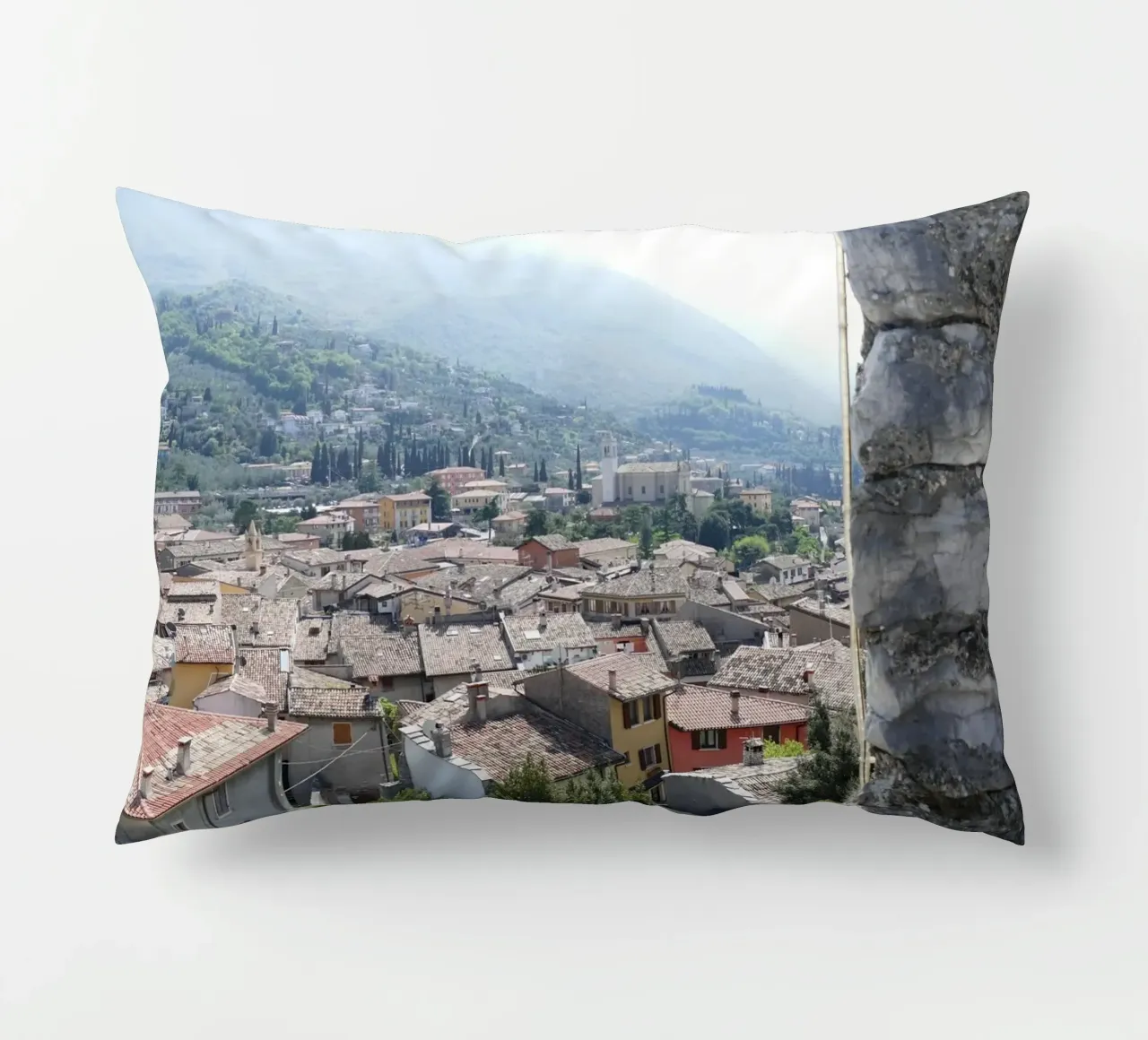 Vue sur Malcesine (Lac de Garde) coussin de Alexandra Joseph Fotomomente