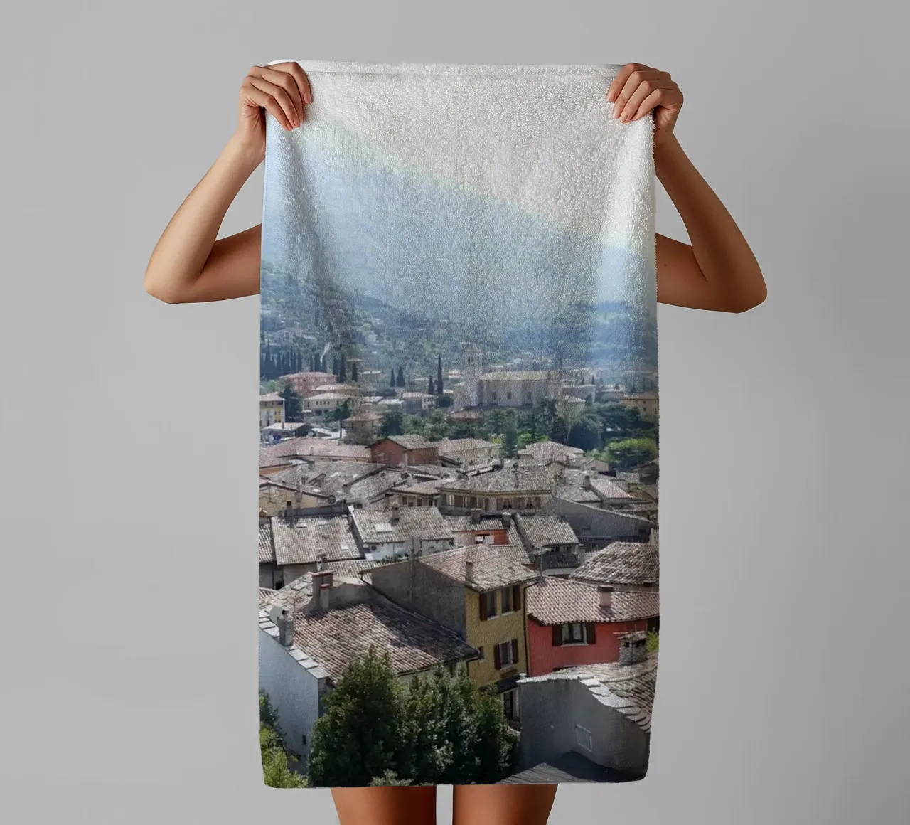 Vue sur Malcesine (Lac de Garde) serviette de bain de Alexandra Joseph Fotomomente