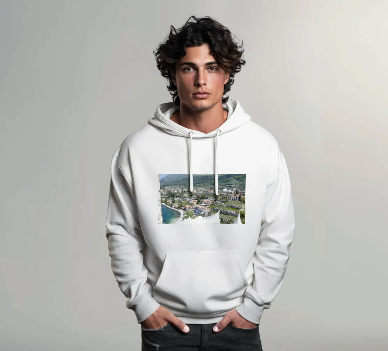 Malcesine von oben felpa con cappuccio da Alexandra Joseph Fotomomente