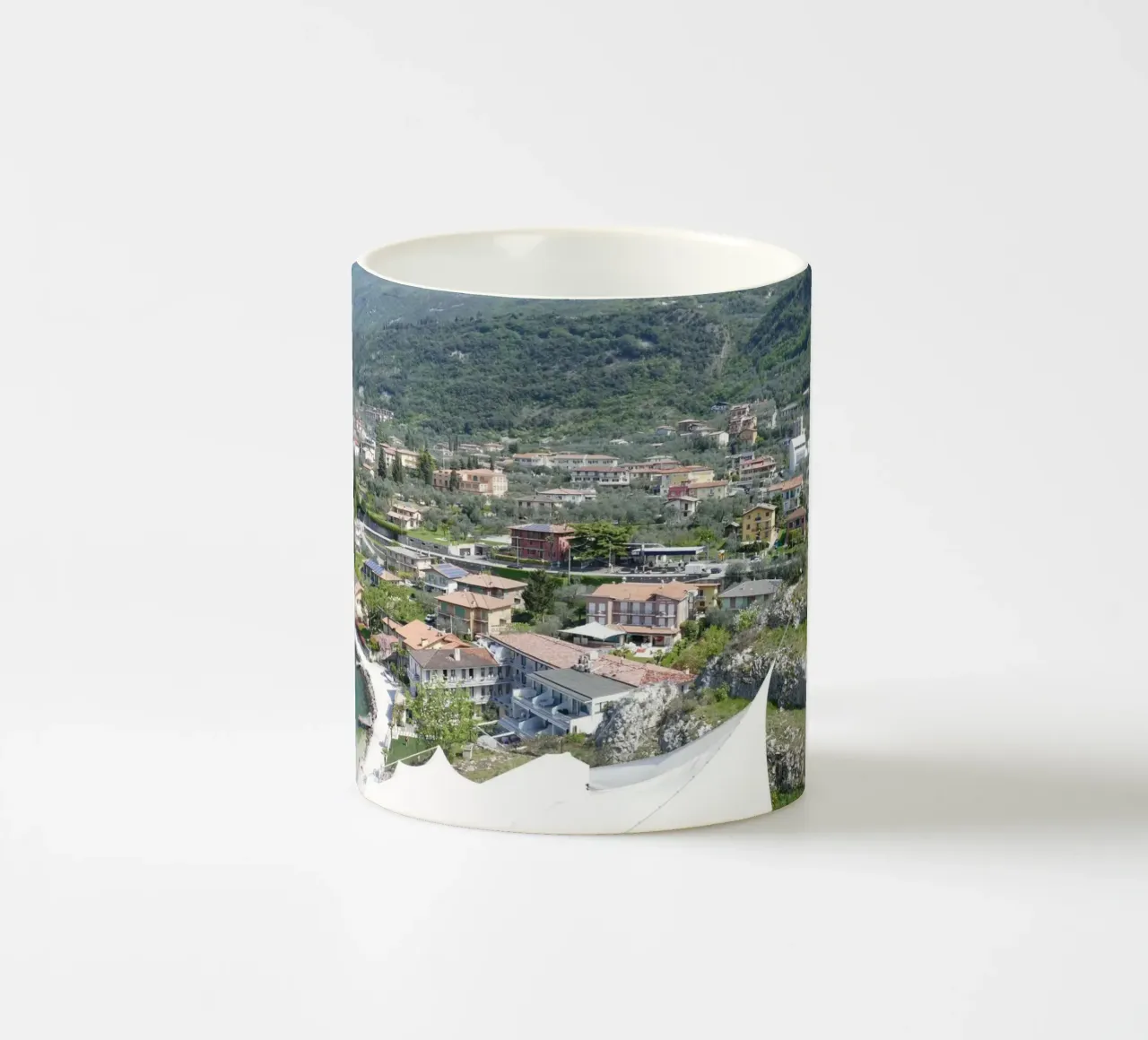 Malcesine von oben tazza in ceramica da Alexandra Joseph Fotomomente