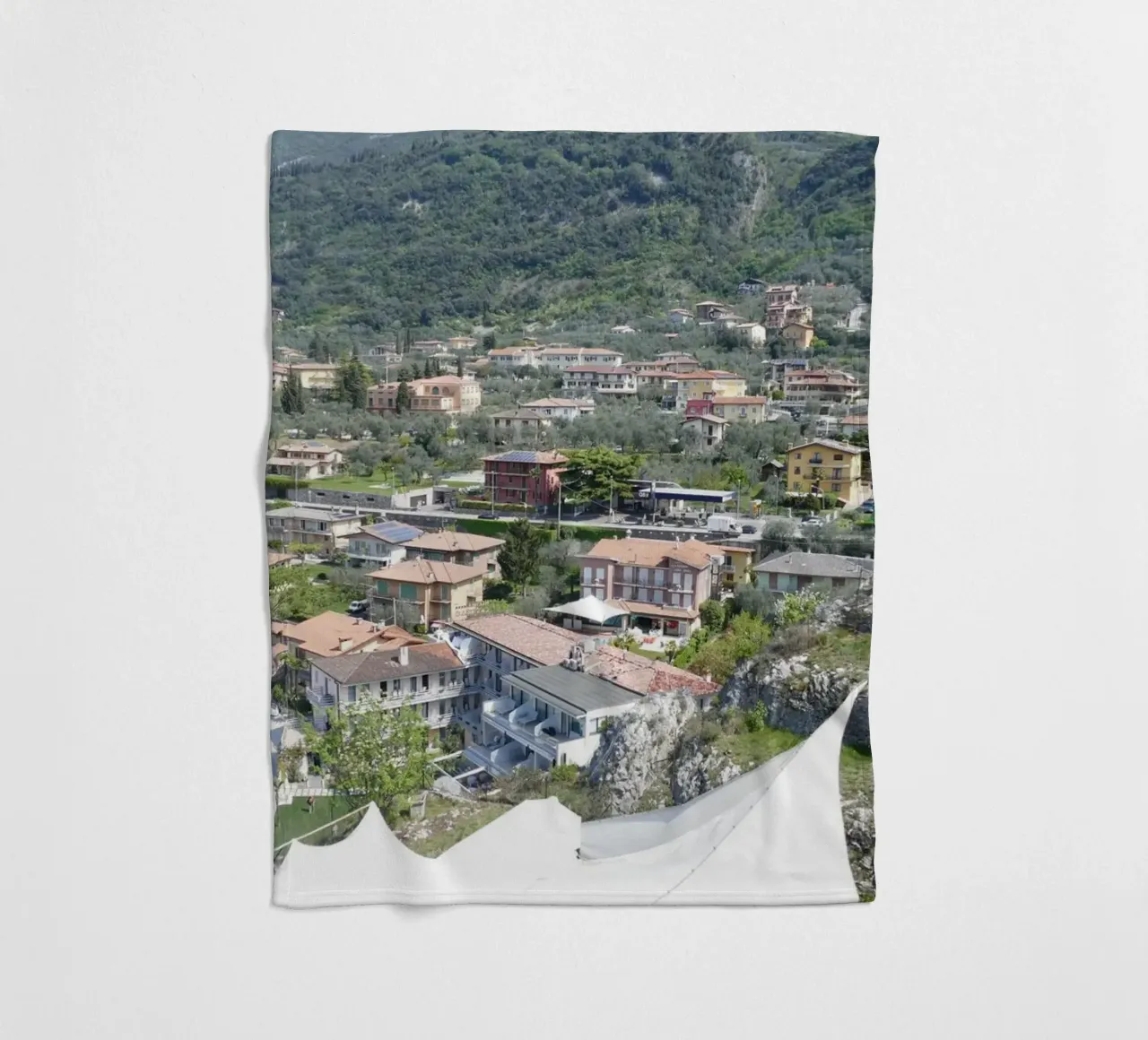 Malcesine von oben coperta in pile da Alexandra Joseph Fotomomente