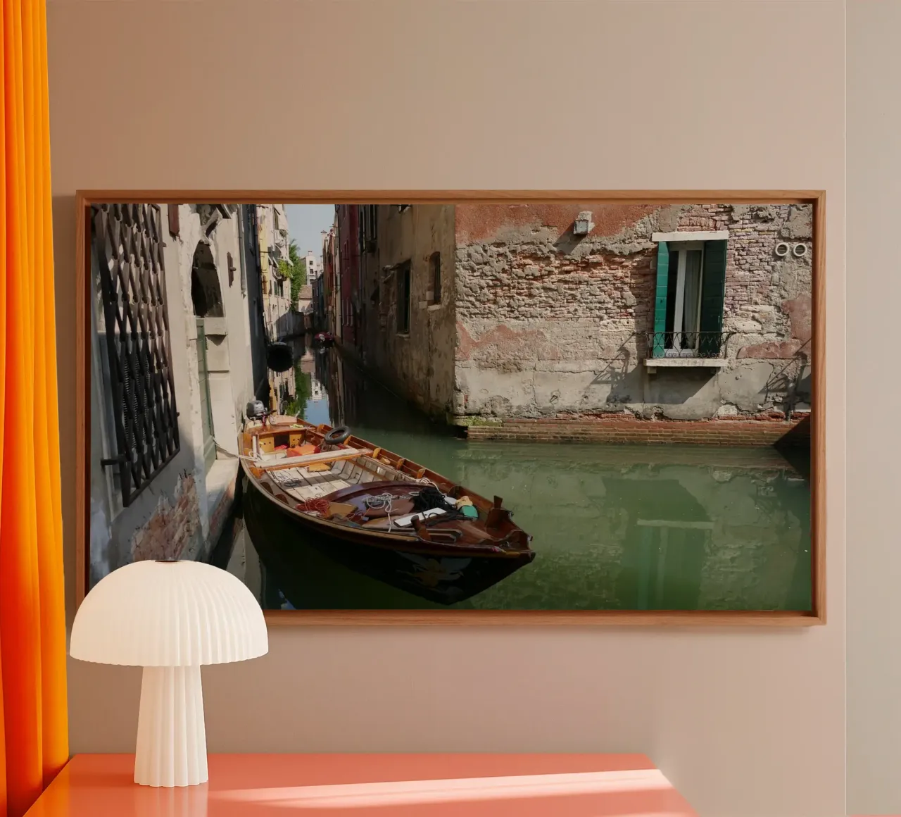 De eenzame boot canvas met Baklijst van Alexandra Joseph Fotomomente