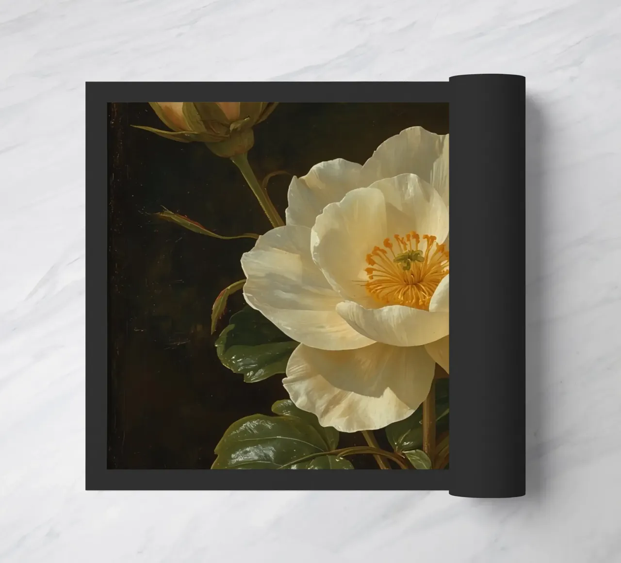 Raffigurazione dettagliata di un fiore bianco e di un bocciolo con una rigogliosa zerbino da DesignDoodle