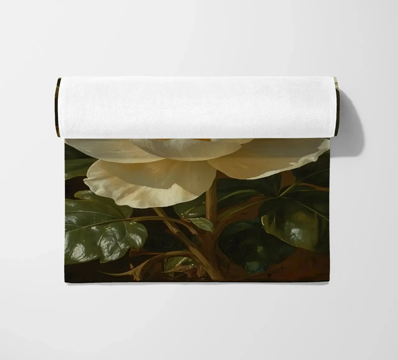 Raffigurazione dettagliata di un fiore bianco e di un bocciolo con una rigogliosa telo mare da DesignDoodle