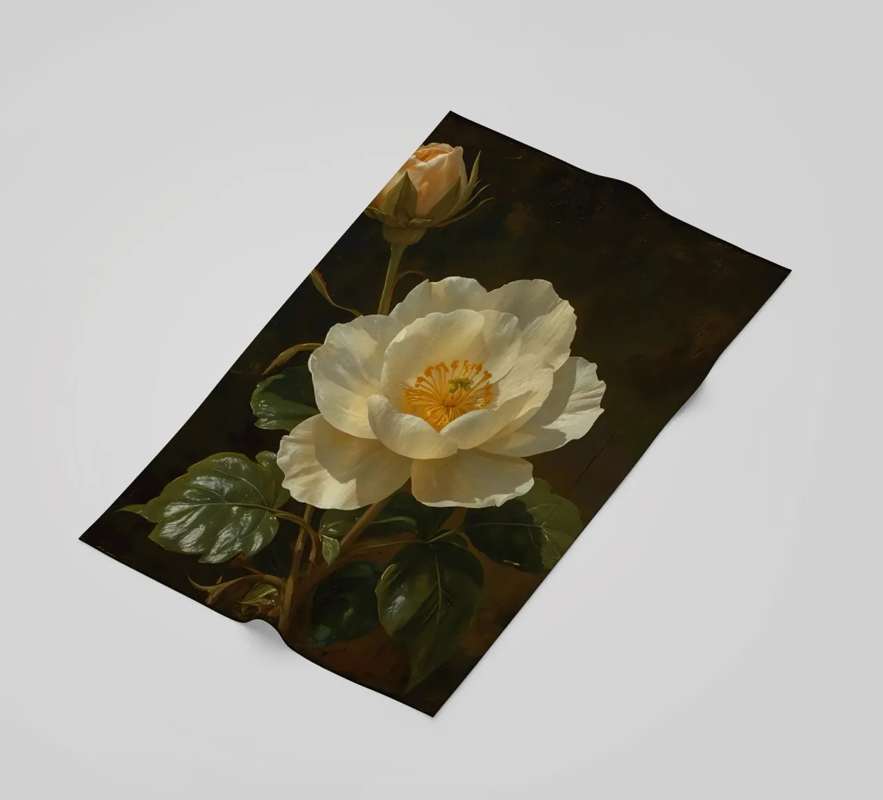Raffigurazione dettagliata di un fiore bianco e di un bocciolo con una rigogliosa telo mare da DesignDoodle