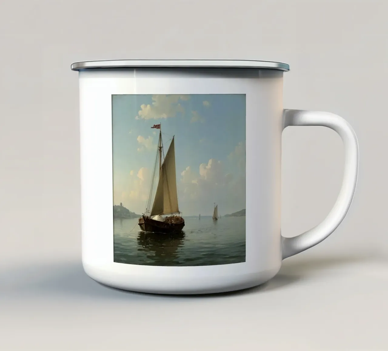 Barche a vela che scivolano su un lago calmo sotto un cielo sereno con tazza in smalto da DesignDoodle