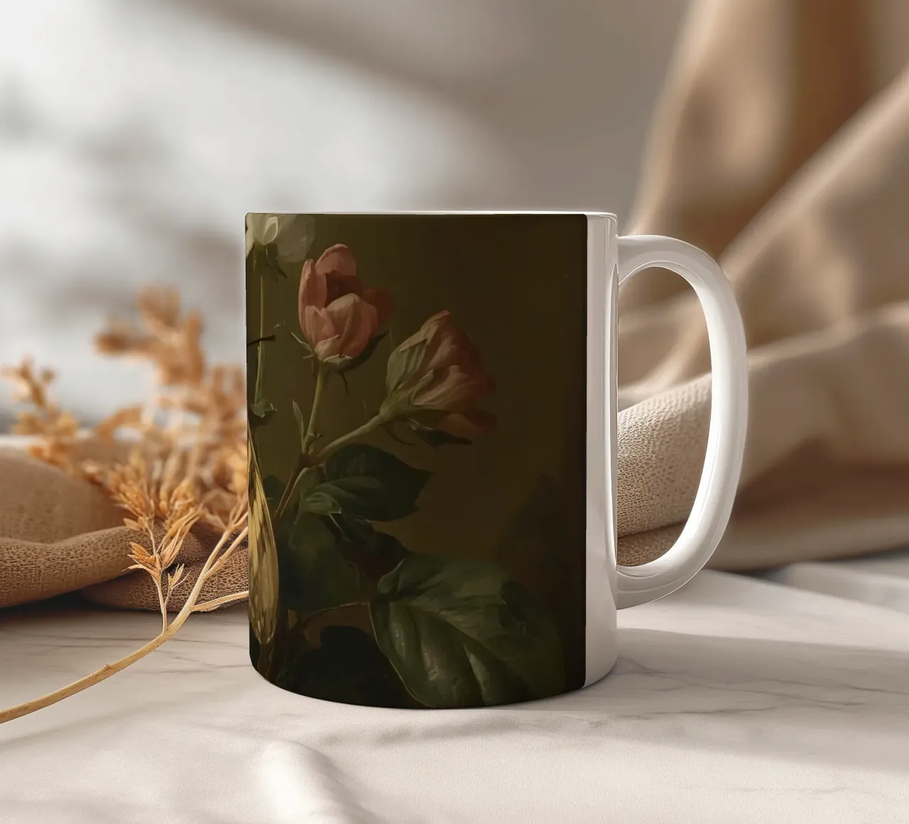 Farfalla appollaiata sui fiori, bellezza primaverile e delicata tazza in ceramica da DesignDoodle