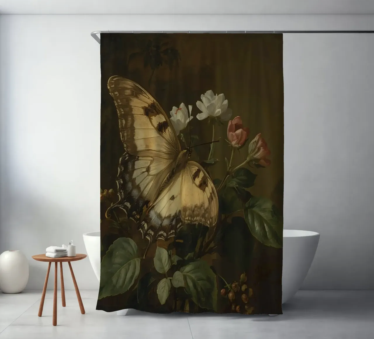 Farfalla appollaiata sui fiori, bellezza primaverile e delicata tenda da doccia da DesignDoodle