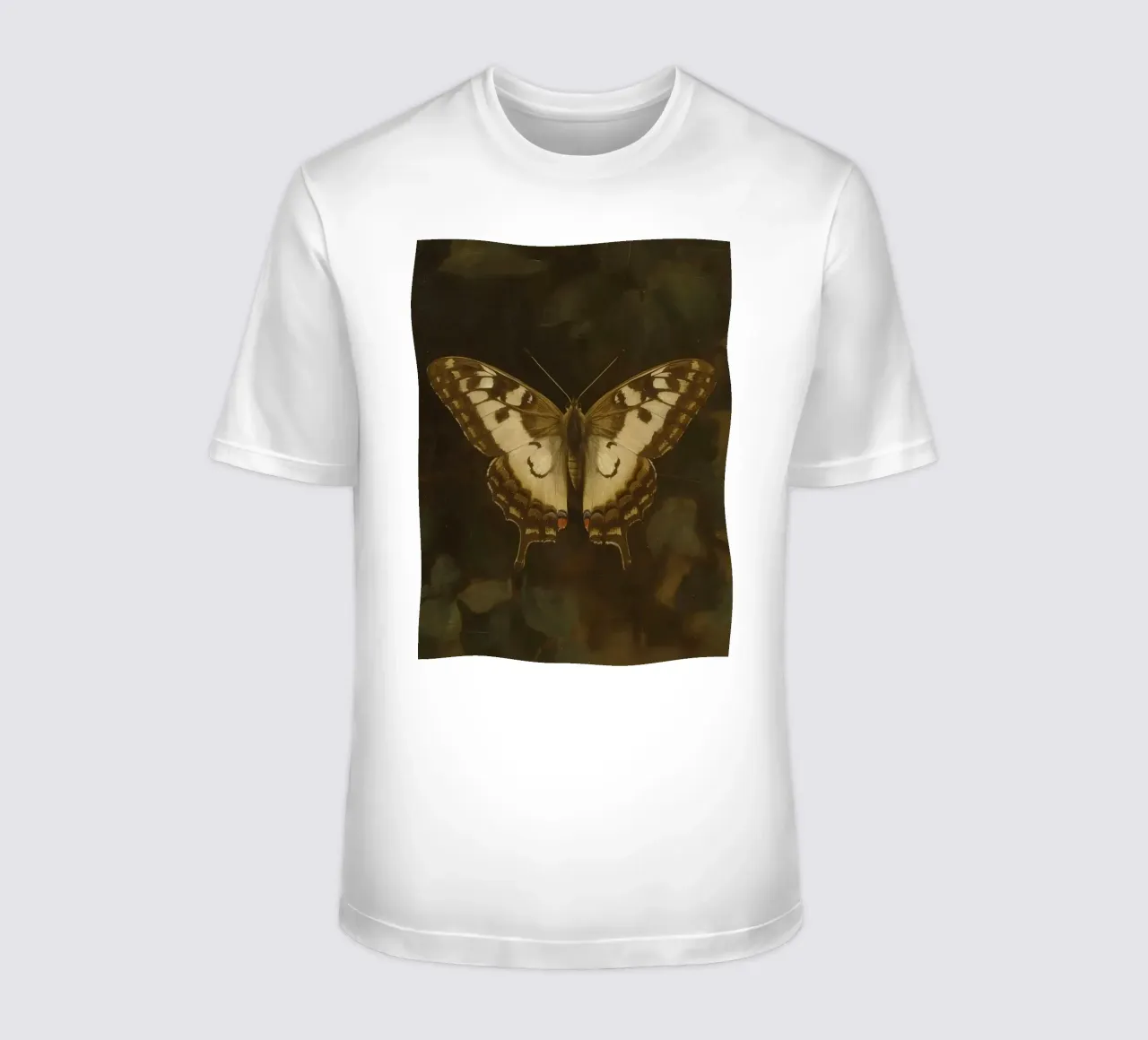 Farfalla posata su fogliame scuro con motivi intricati t-shirt da DesignDoodle