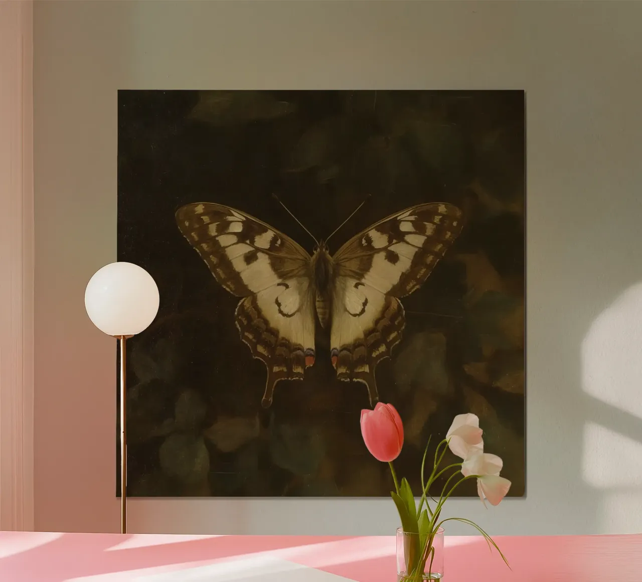 Farfalla posata su fogliame scuro con motivi intricati poster con telaio in plastica da DesignDoodle