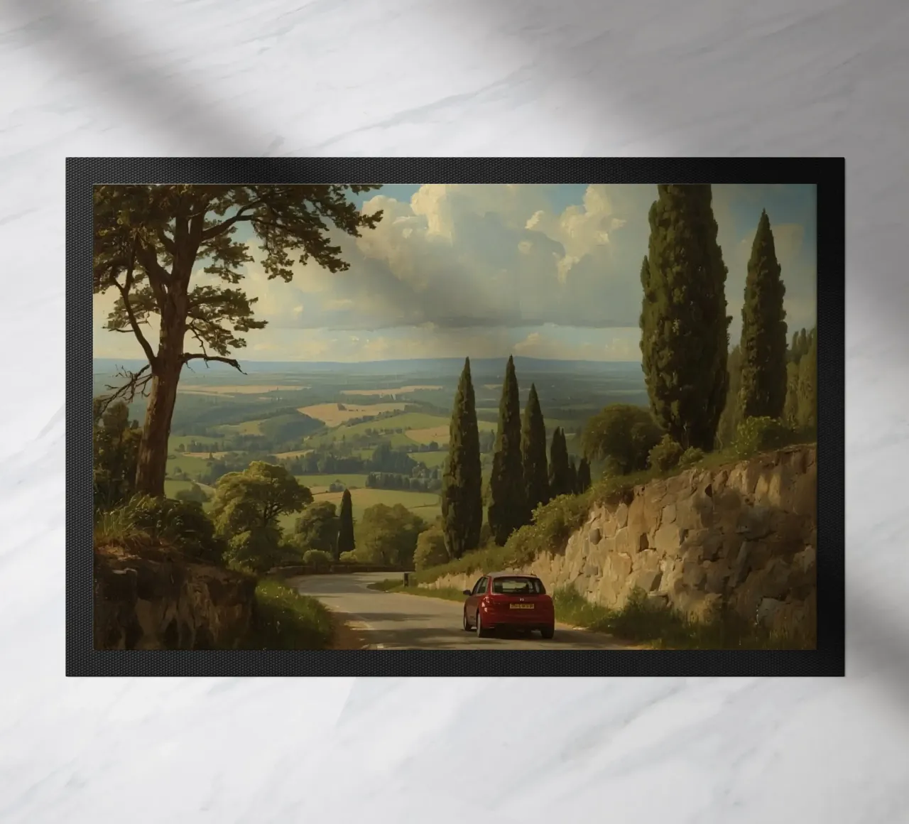 Superbe vue de la campagne avec une voiture roulant le long d'une route sinueuse. paillasson de DesignDoodle