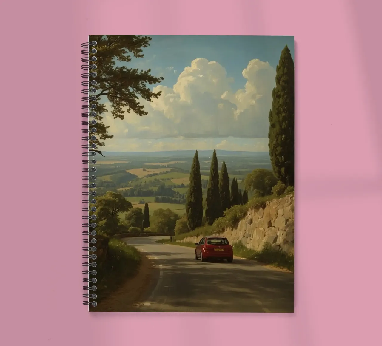 Superbe vue de la campagne avec une voiture roulant le long d'une route sinueuse. carnet à spirale de DesignDoodle