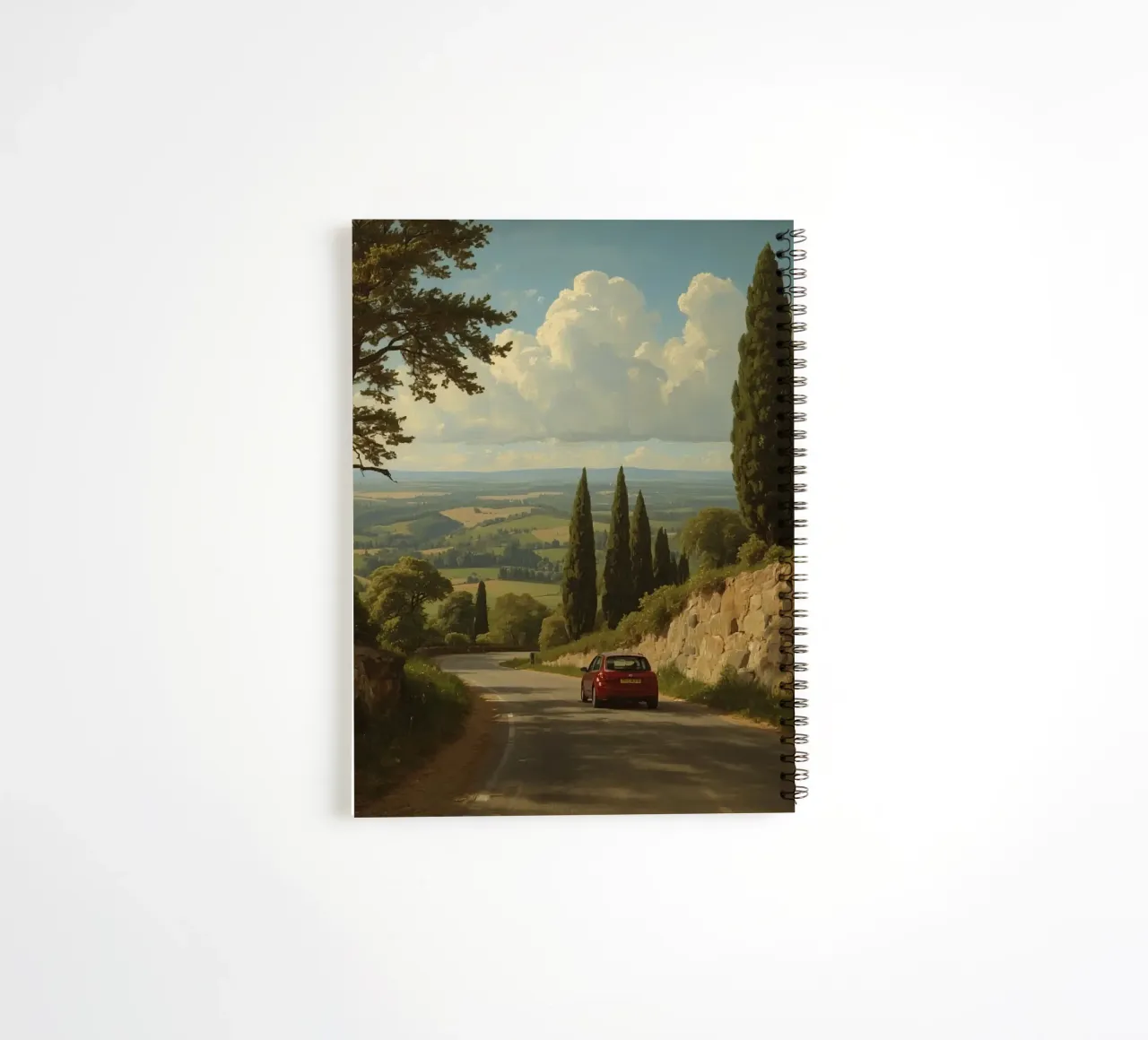 Superbe vue de la campagne avec une voiture roulant le long d'une route sinueuse. carnet à spirale de DesignDoodle