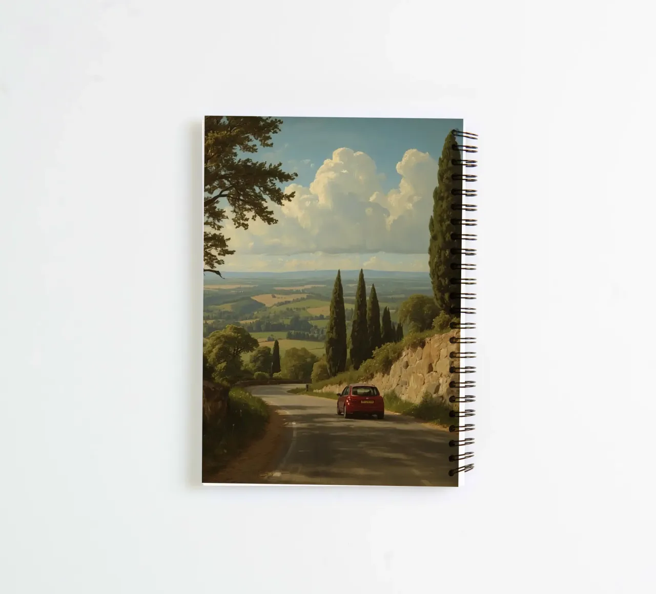 Superbe vue de la campagne avec une voiture roulant le long d'une route sinueuse. carnet à spirale de DesignDoodle
