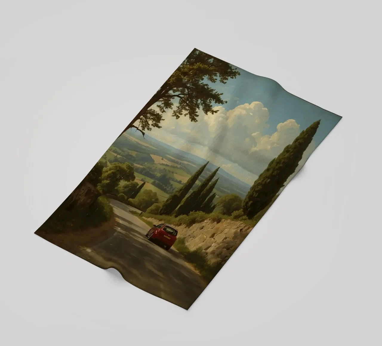 Superbe vue de la campagne avec une voiture roulant le long d'une route sinueuse. serviette de plage de DesignDoodle