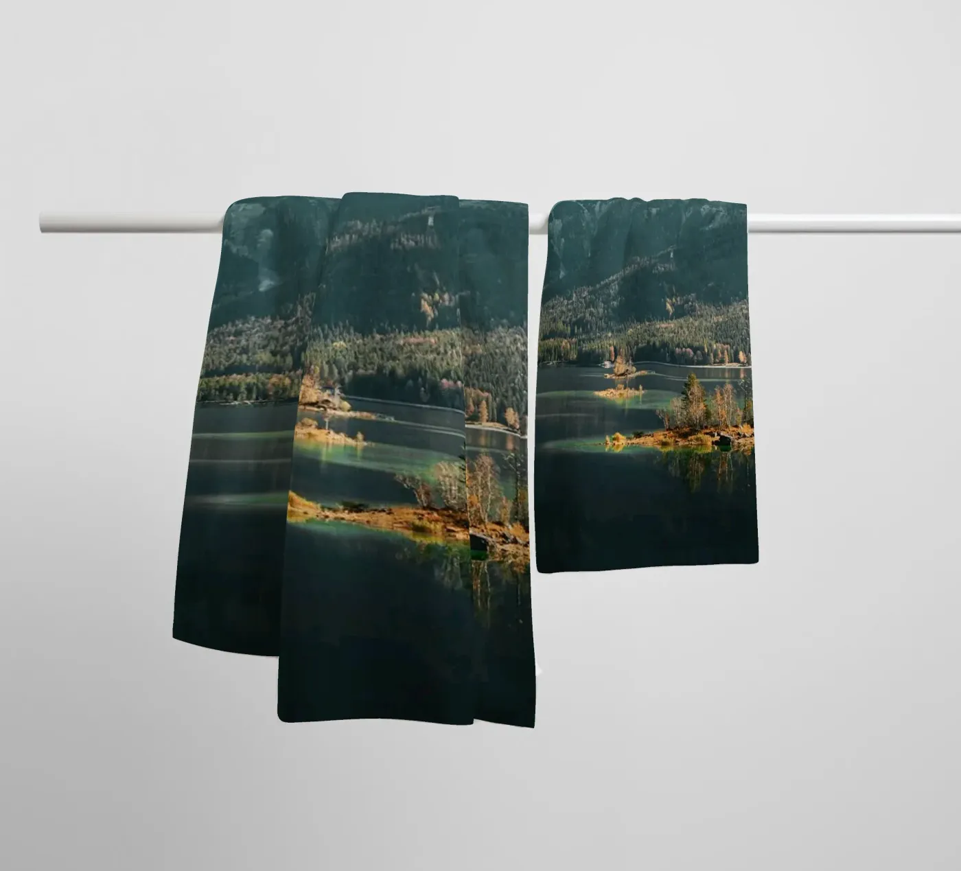 Eibsee badhanddoek van Flo Klein Gallery