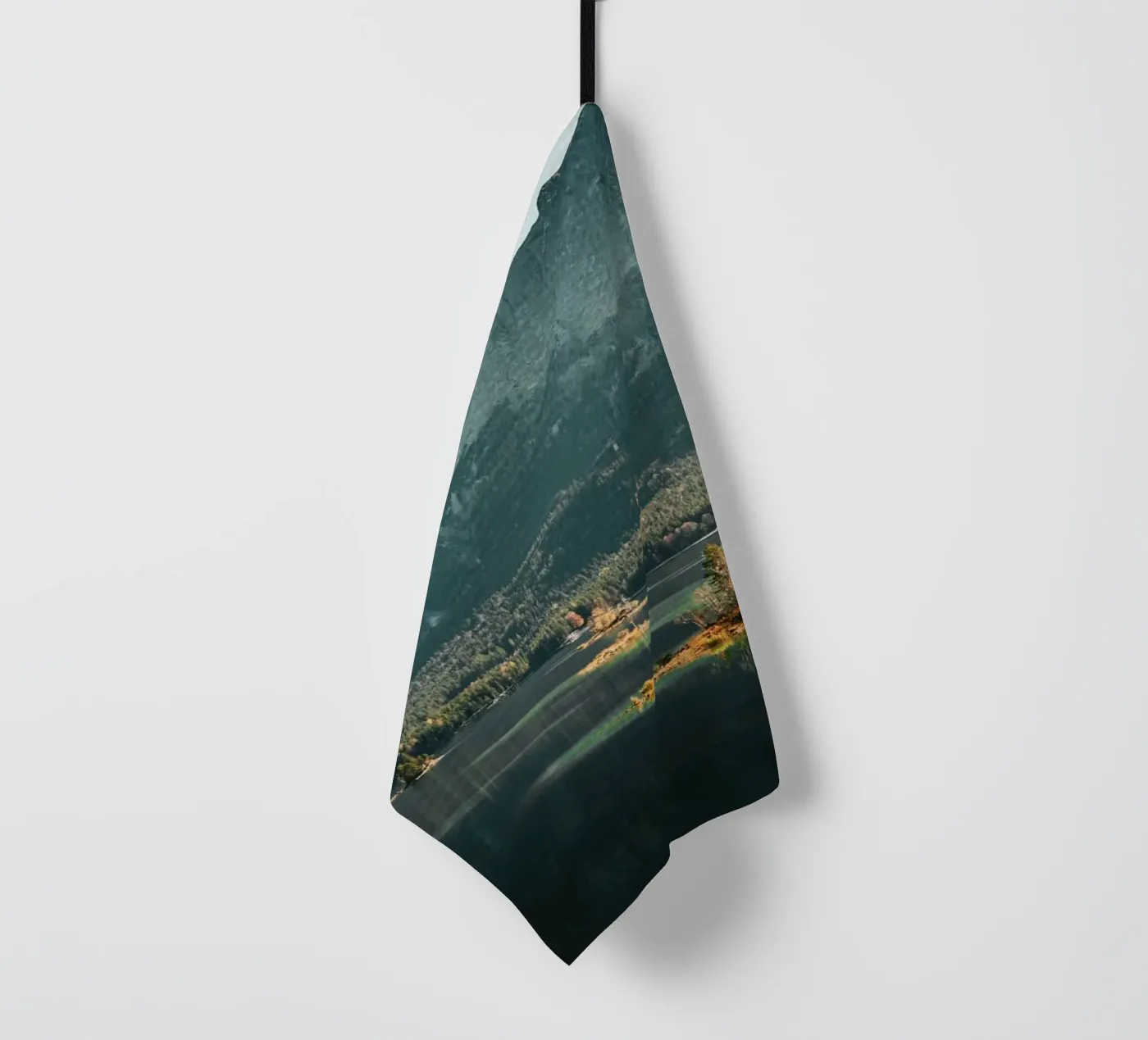 Eibsee Geschirrtuch von Flo Klein Gallery