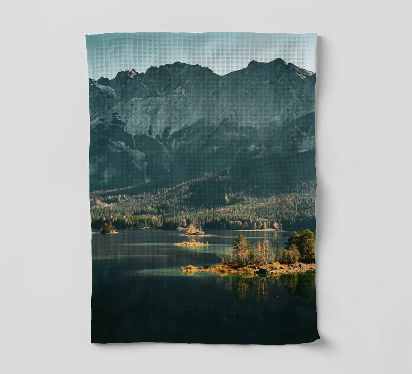 Eibsee Geschirrtuch von Flo Klein Gallery