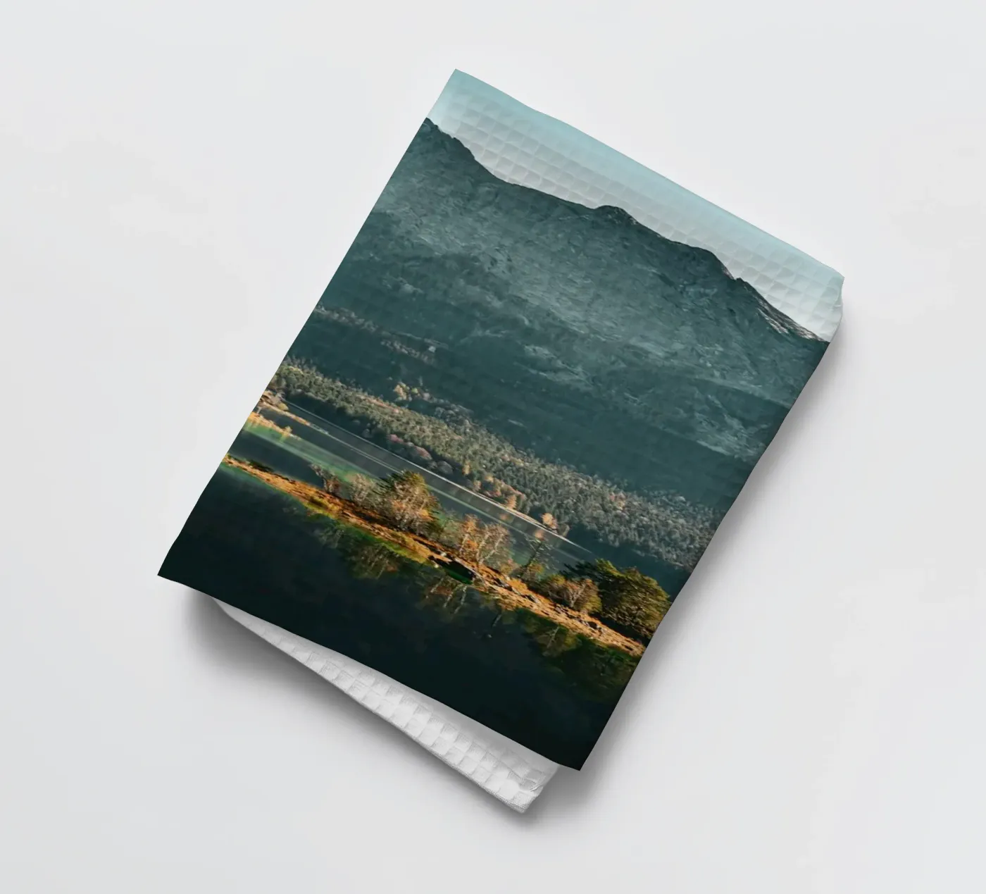 Eibsee Geschirrtuch von Flo Klein Gallery