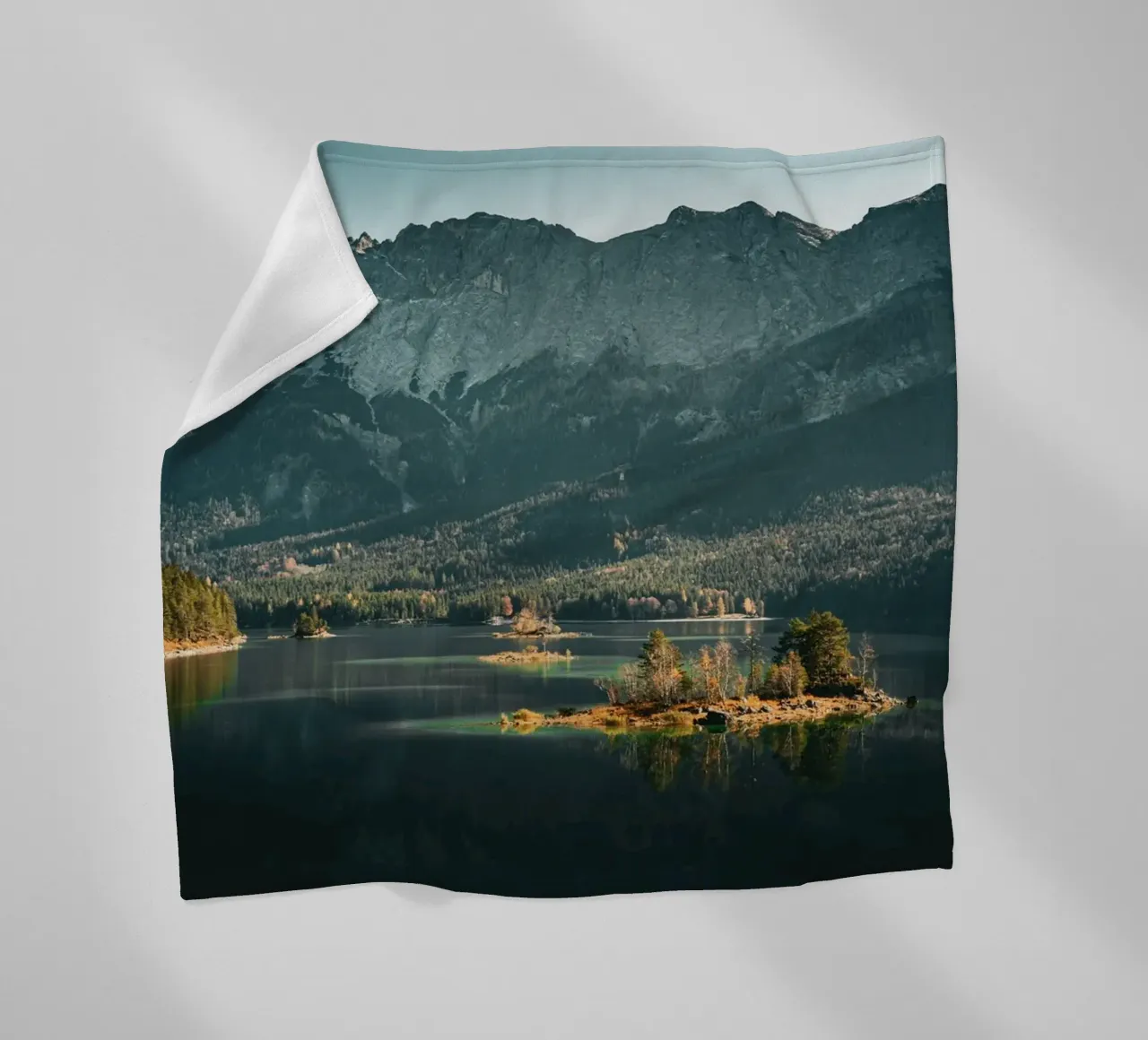 Eibsee Fleecedecke von Flo Klein