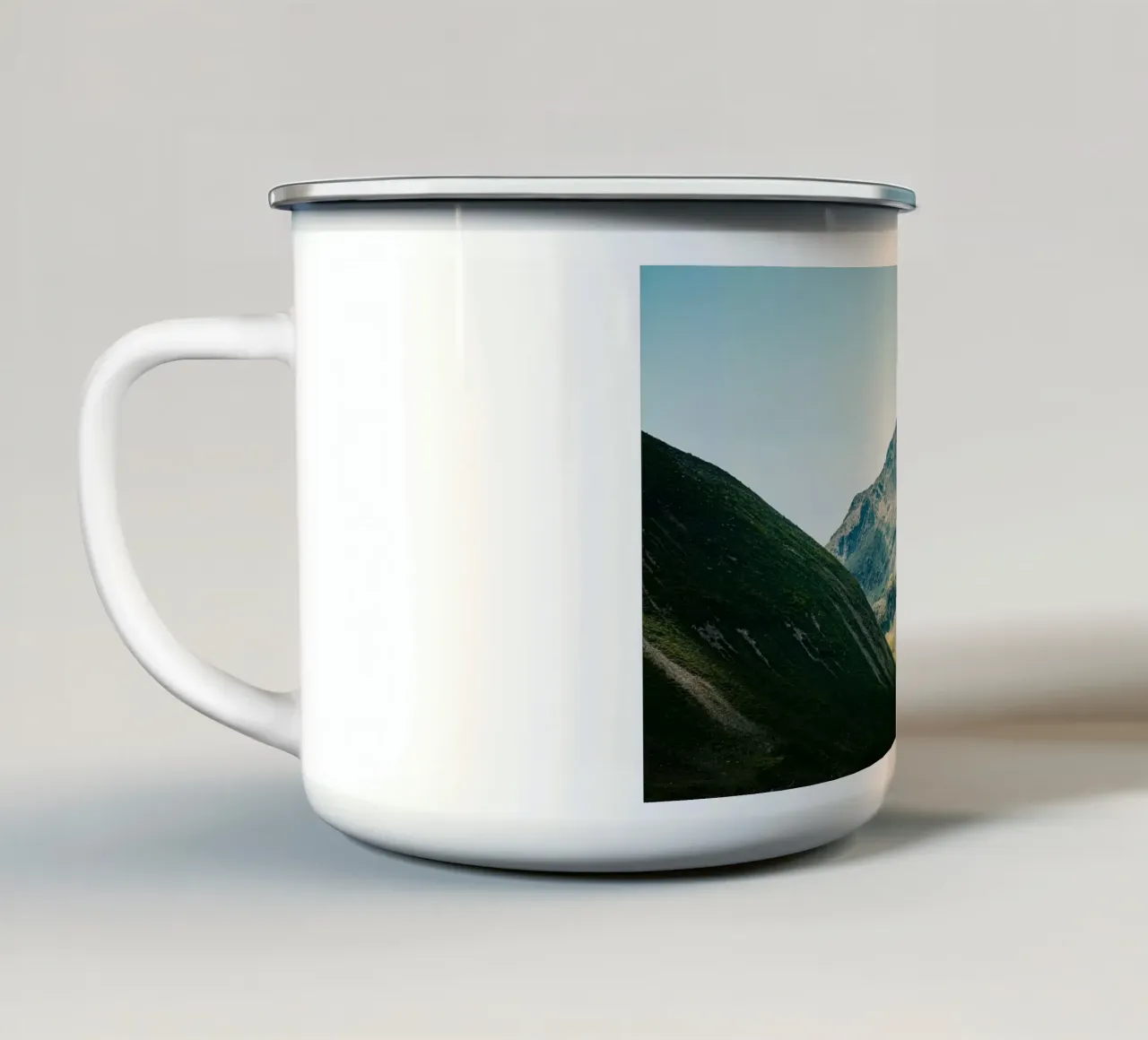 Tal tazza in smalto da Flo Klein