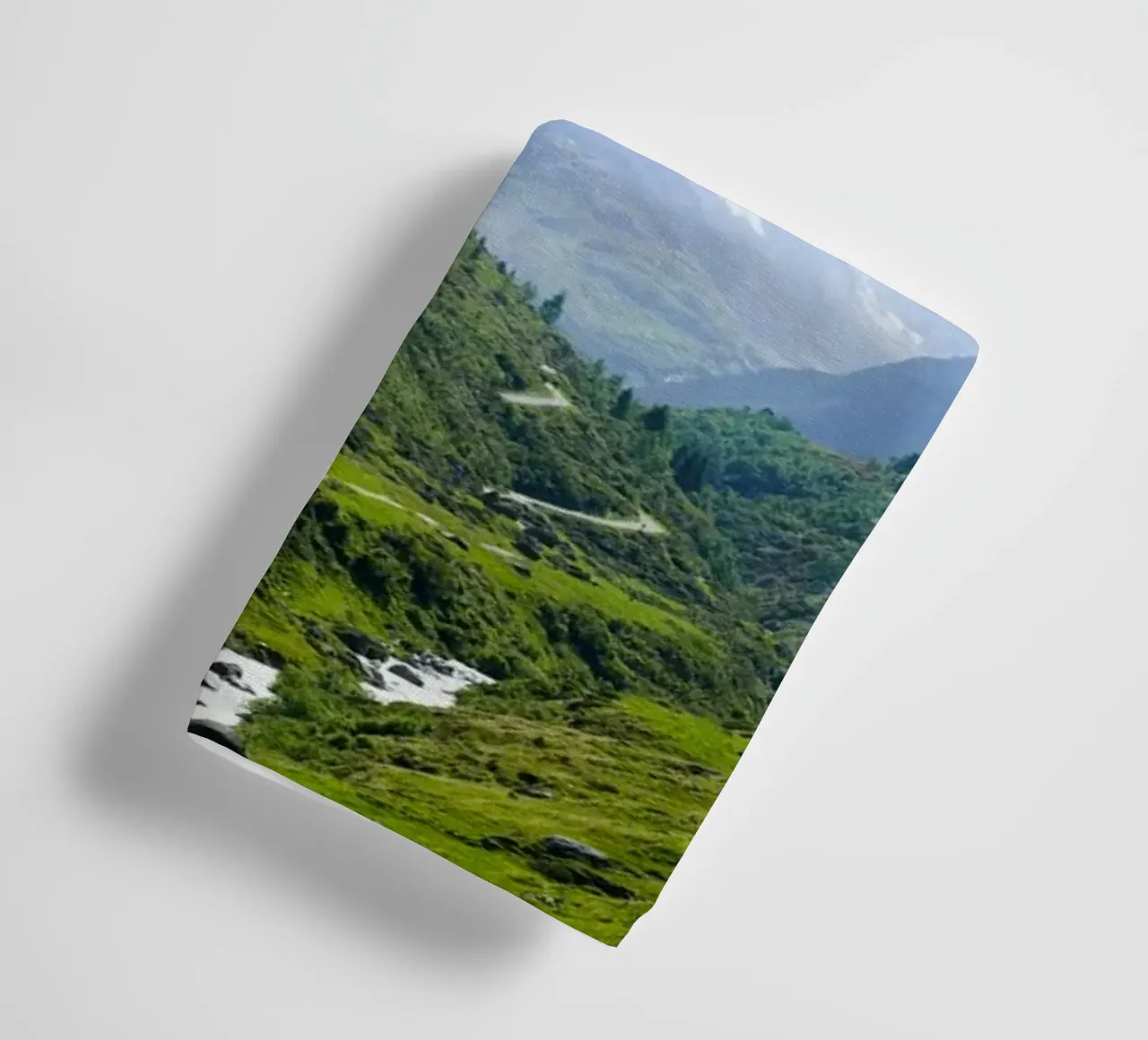 Das grüne Tal asciugamano da bagno da Flo Klein
