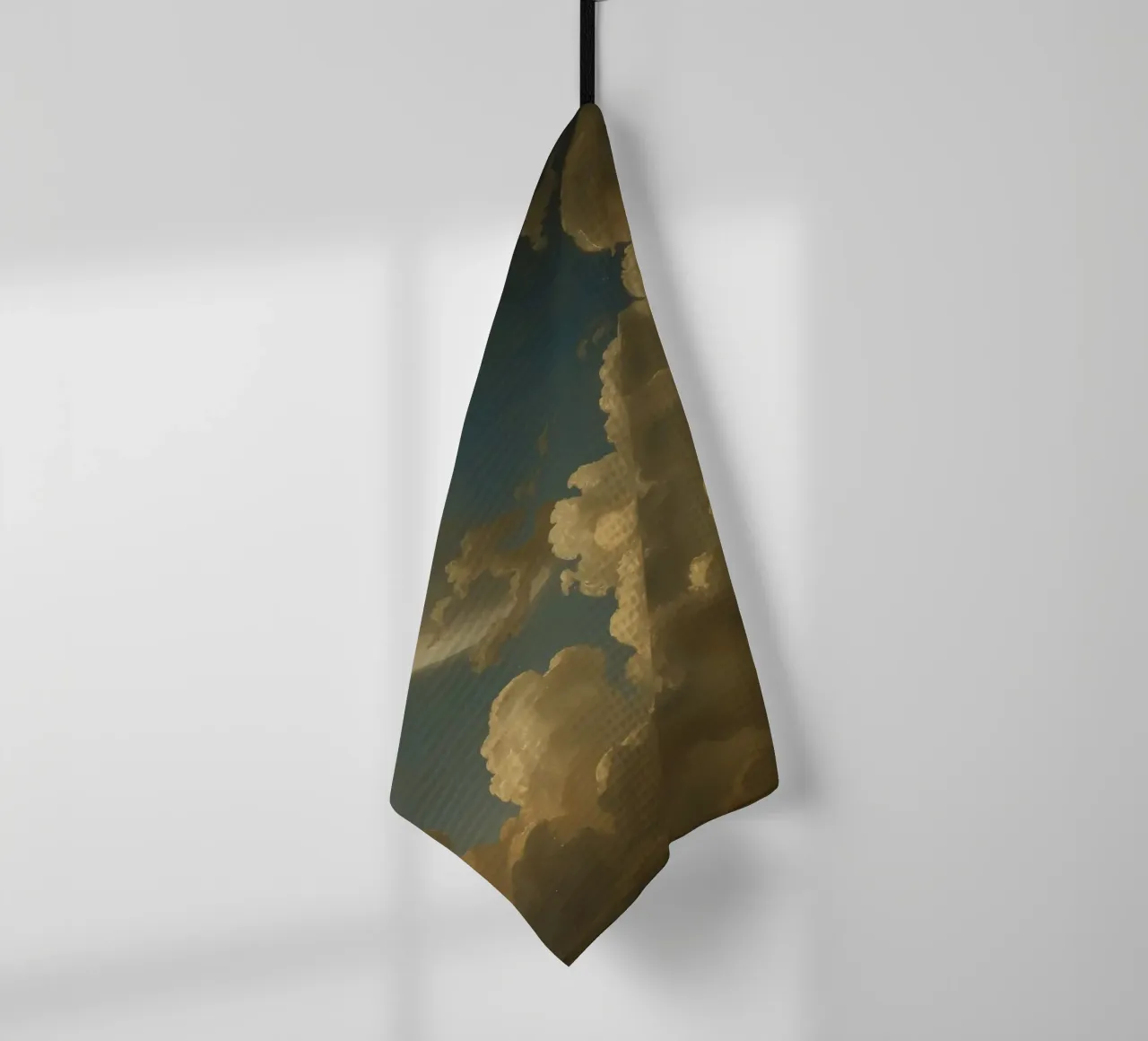 Lune éclairée par des nuages dans un ciel nocturne torchon de DesignDoodle