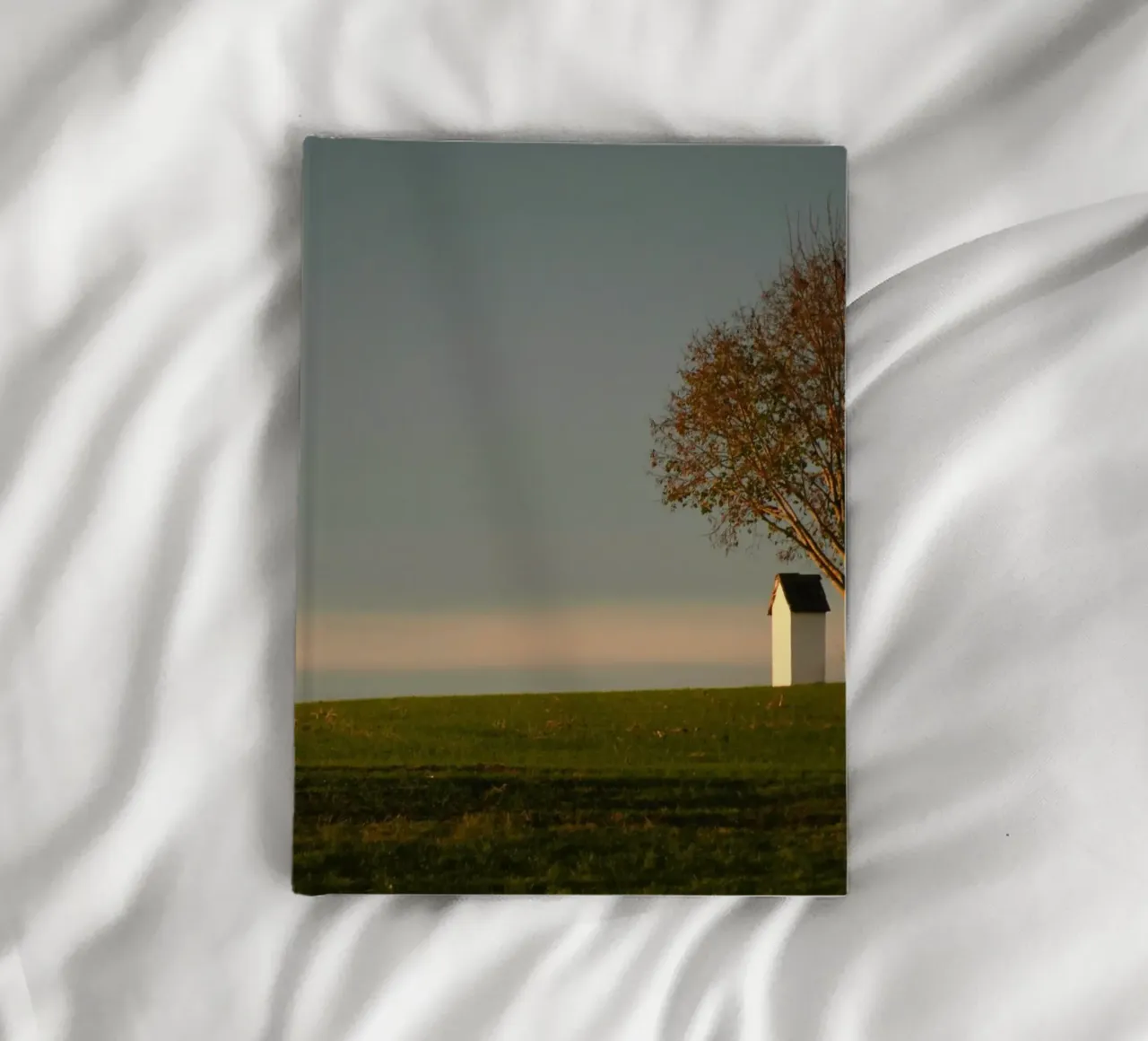 minimalist scene open space notebook by Histrol