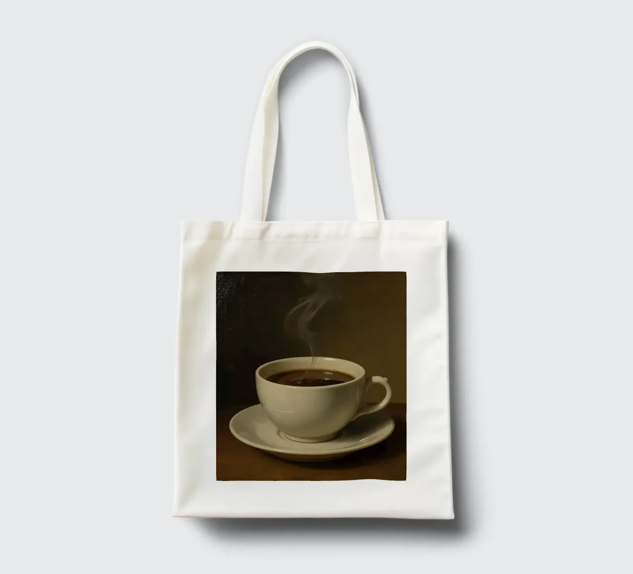 Tazza da caffè con vapore appoggiata su un piattino in un ambiente caldo borsa in juta da DesignDoodle