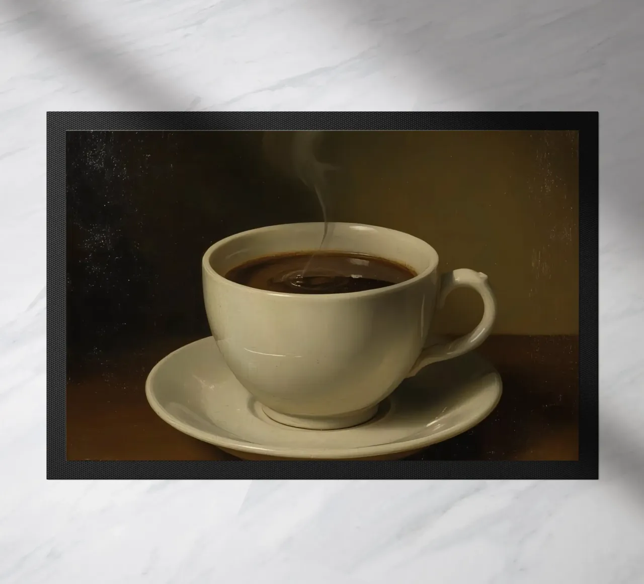 Tazza da caffè con vapore appoggiata su un piattino in un ambiente caldo zerbino da DesignDoodle