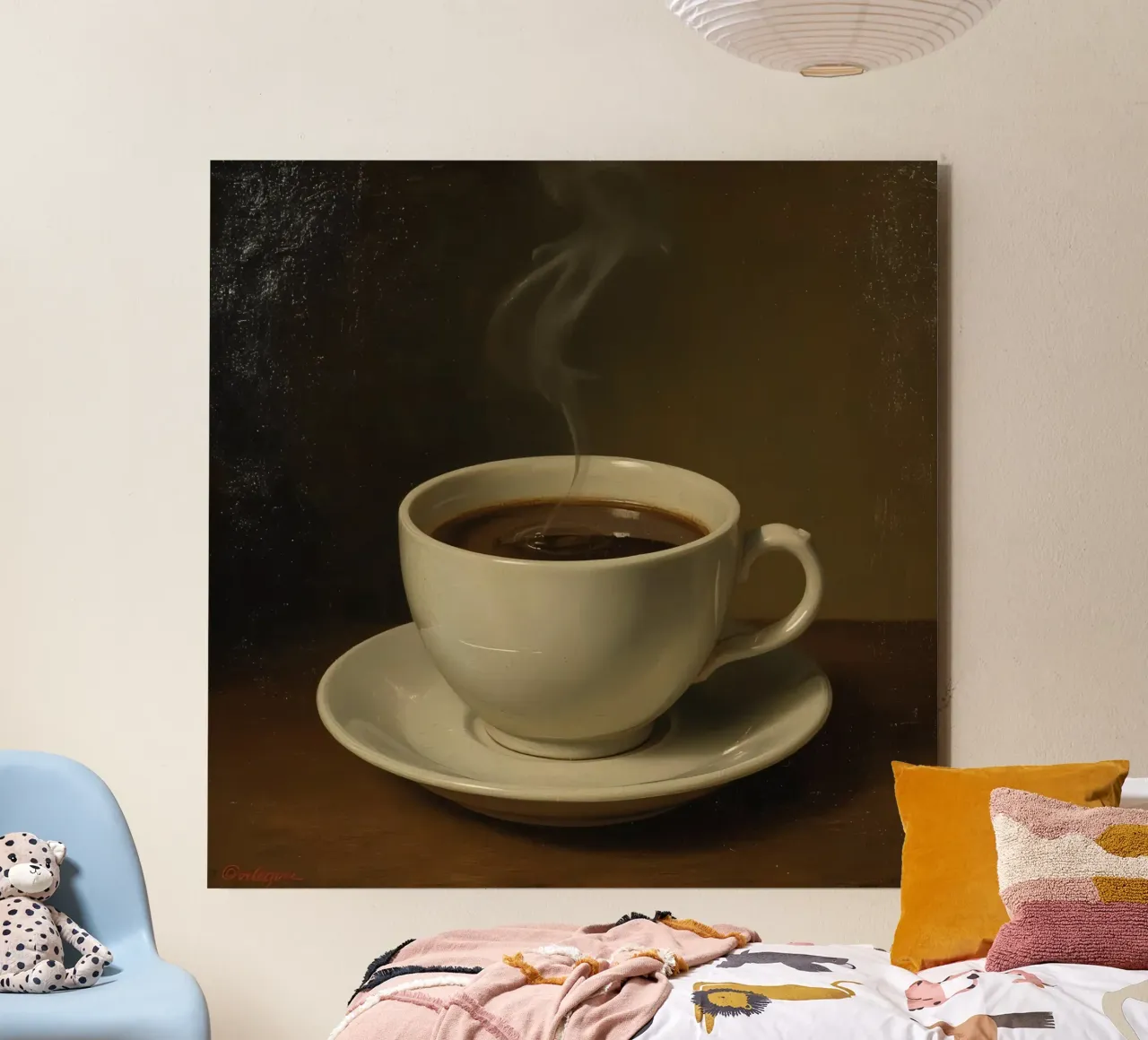 Tazza da caffè con vapore appoggiata su un piattino in un ambiente caldo alluminio dibond da DesignDoodle