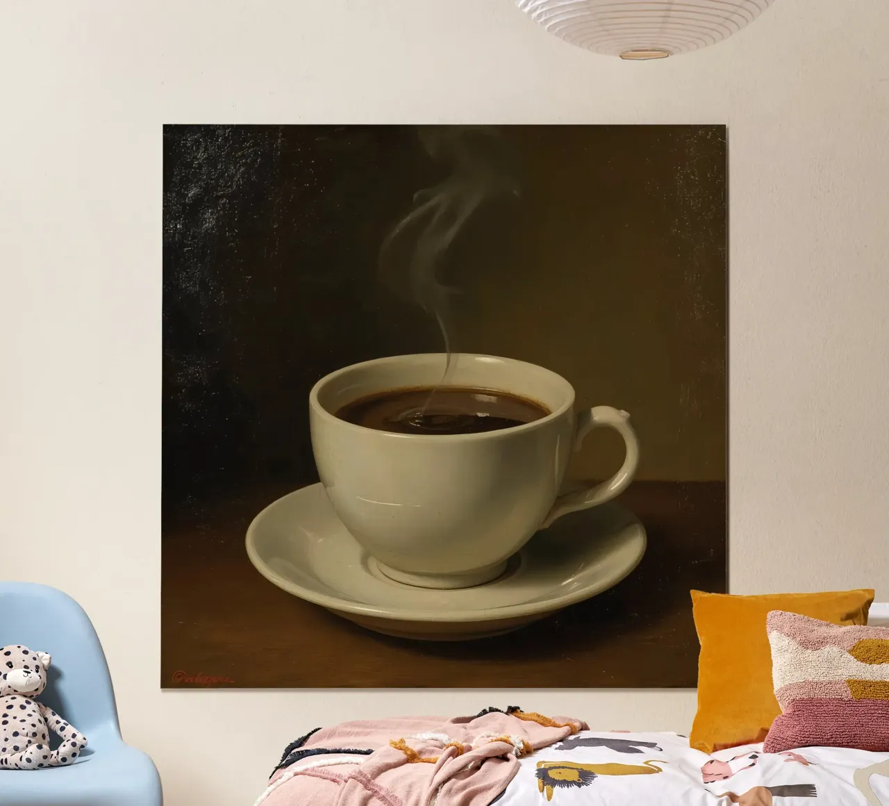 Tazza da caffè con vapore appoggiata su un piattino in un ambiente caldo poster con telaio in legno da DesignDoodle