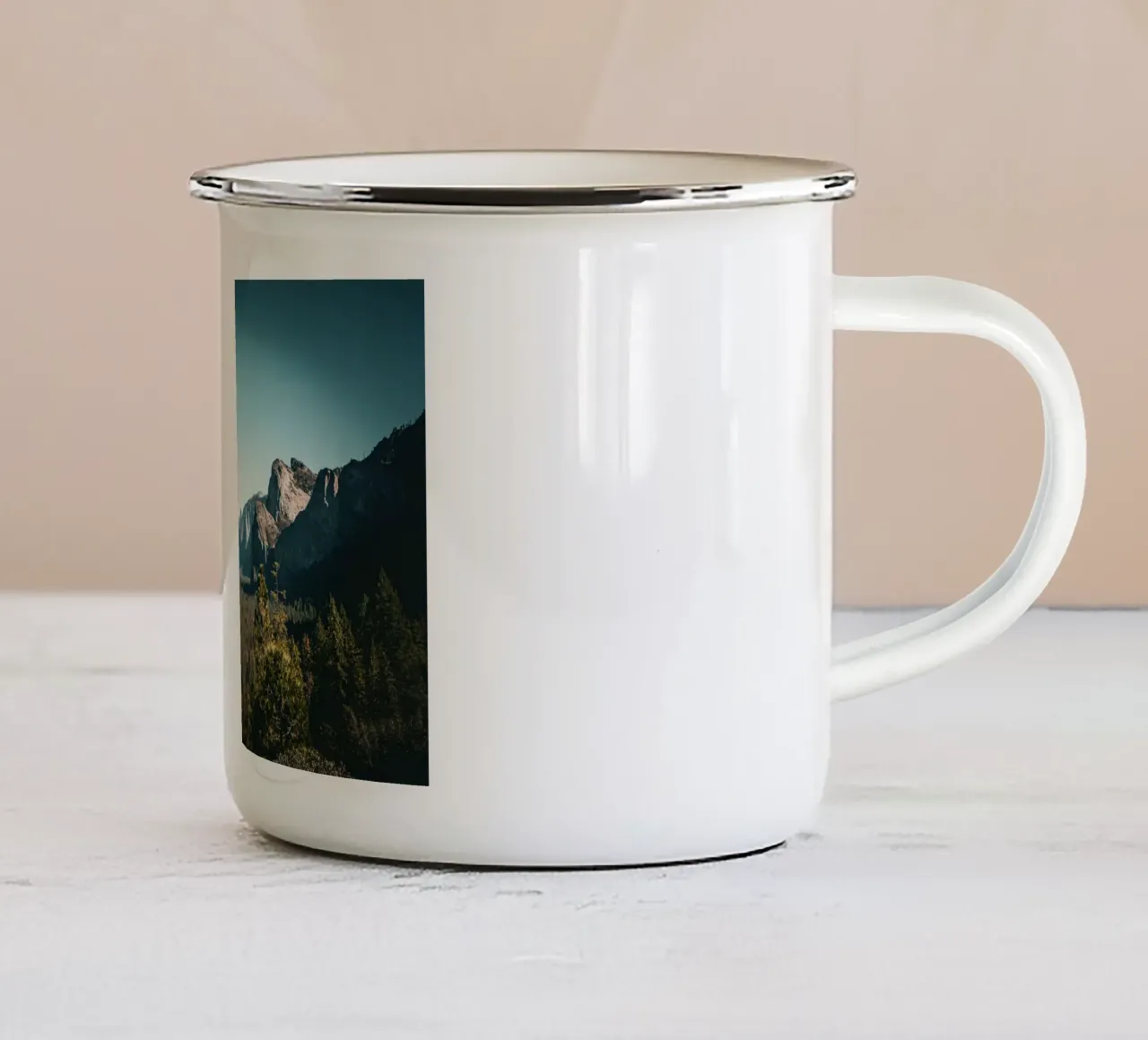 Yosemite tazza in smalto da Flo Klein