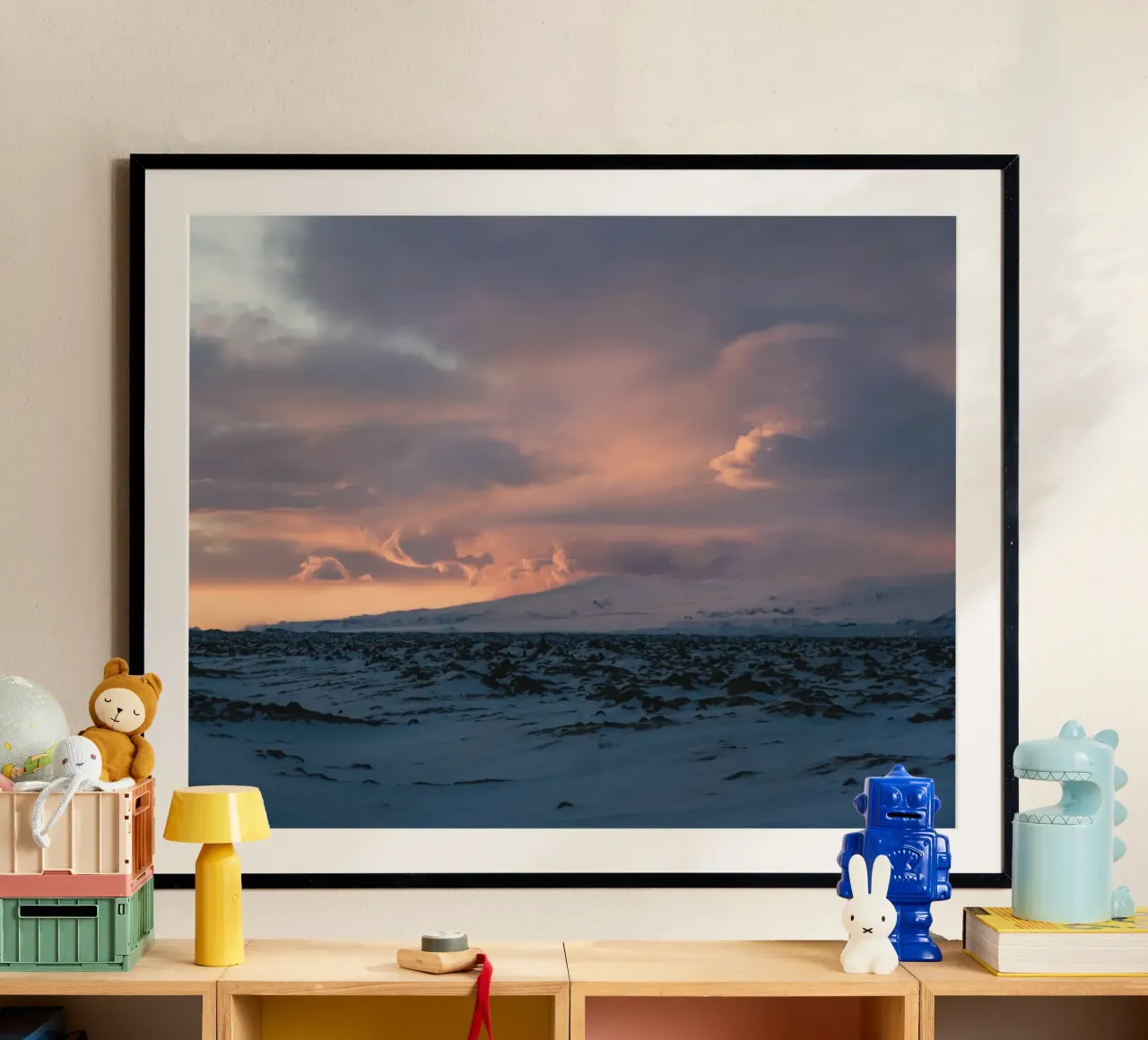 La quiete nordica poster con telaio in plastica da Wanderlust Vibes