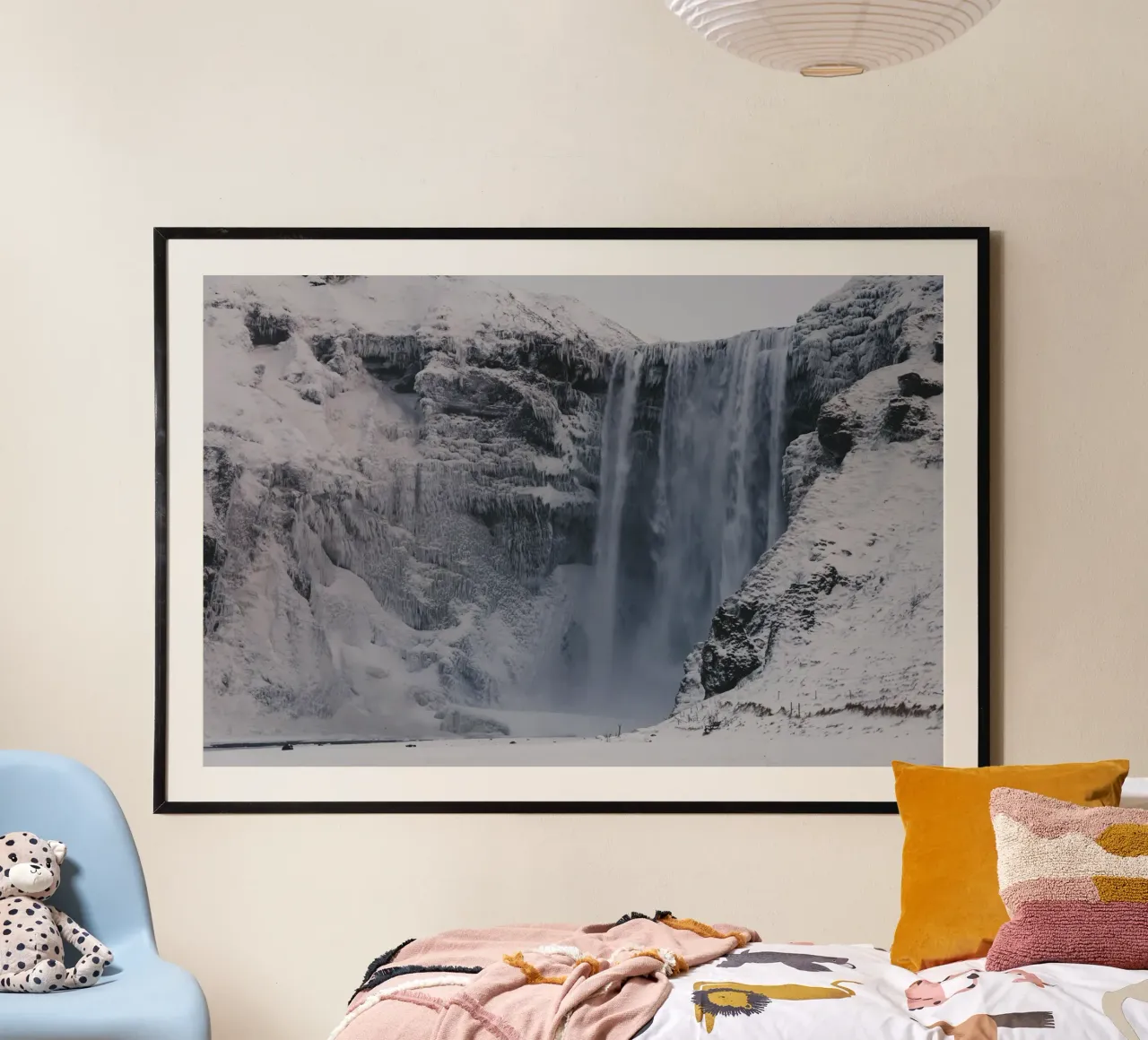 Nordische Stille Poster mit Aluminium Rahmen von Wanderlust Vibes