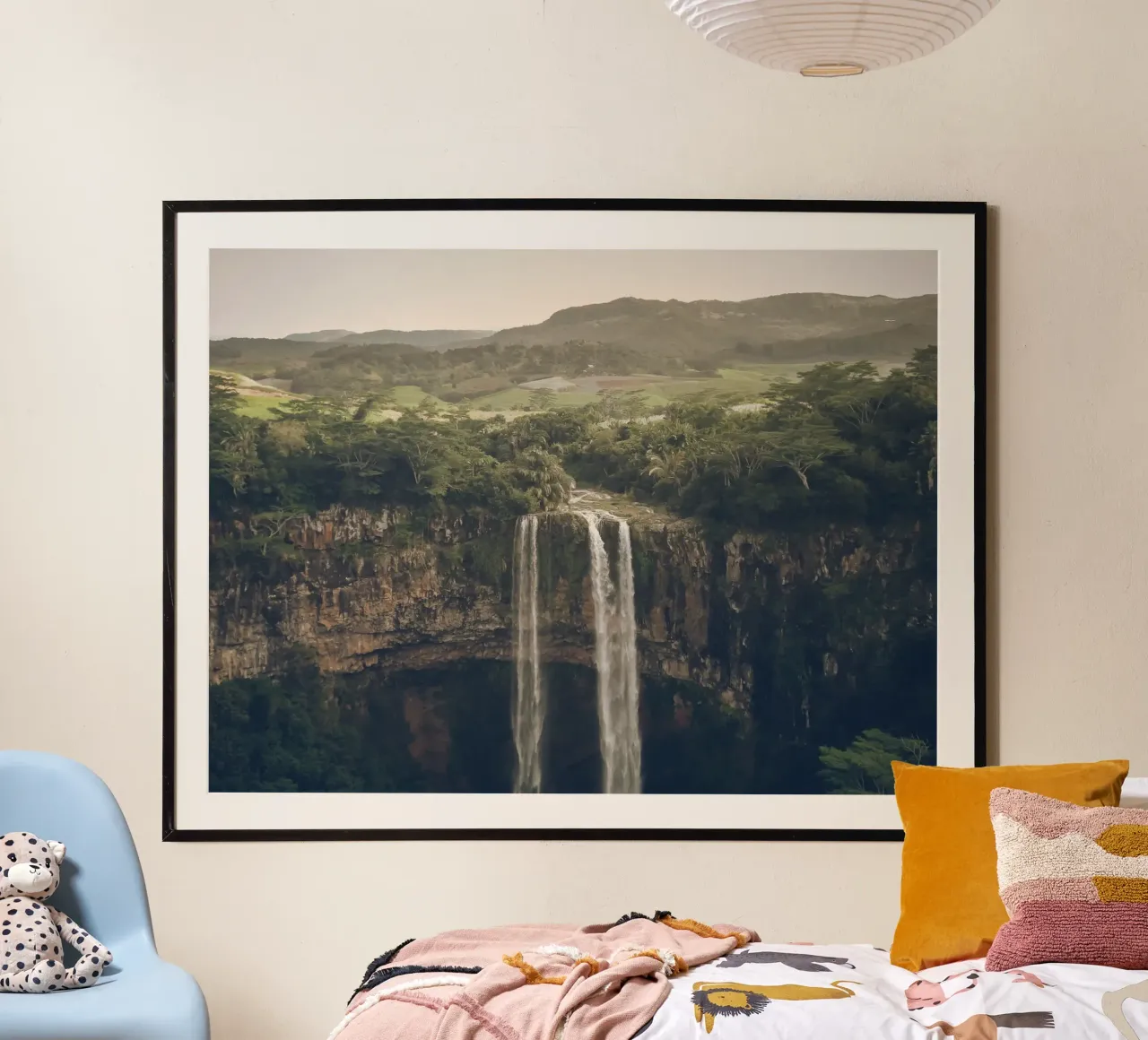Cascate di Chamarel, Mauritius poster con telaio in plastica da Wanderlust Vibes