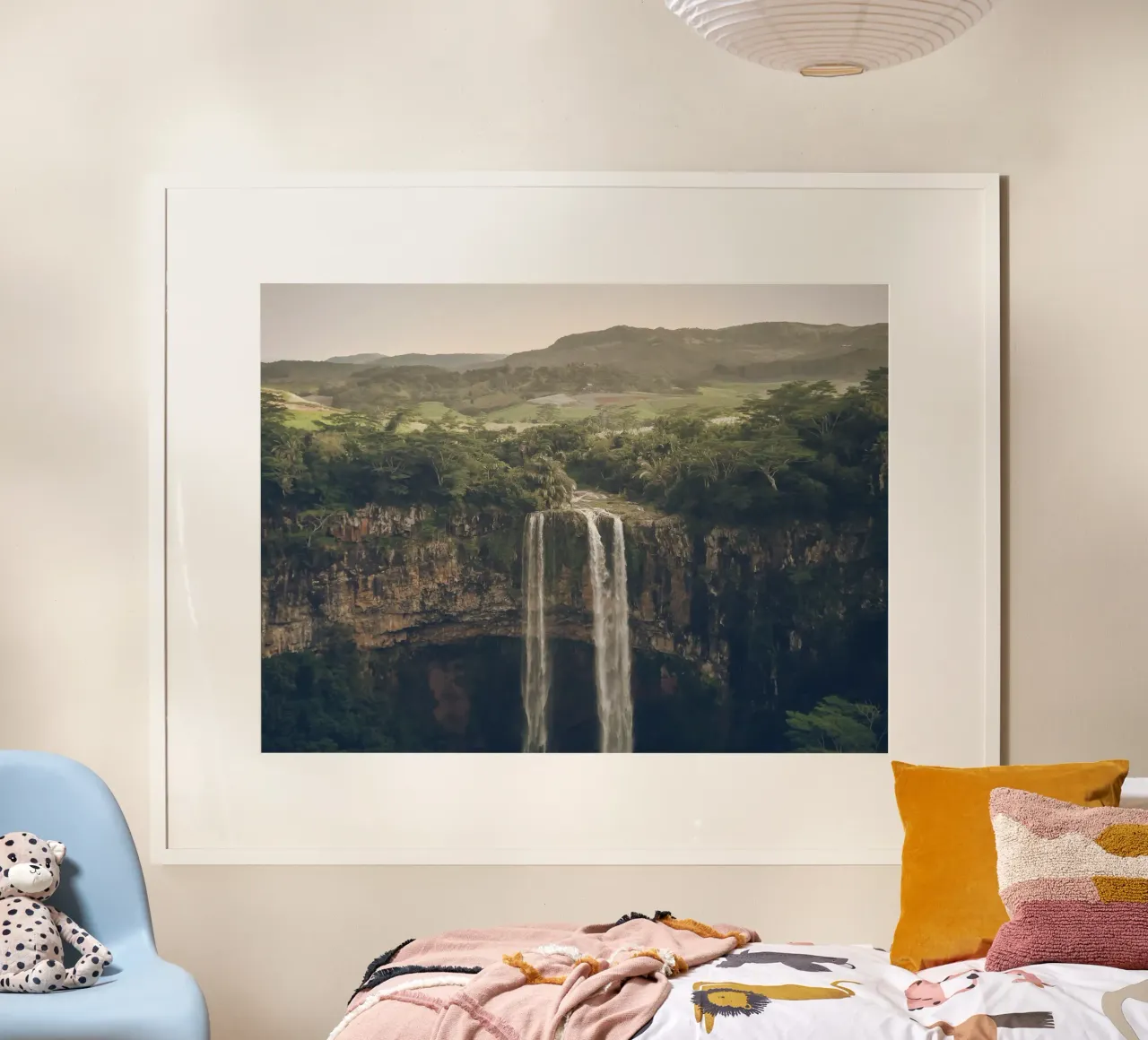 Cascate di Chamarel, Mauritius poster con telaio in plastica da Wanderlust Vibes