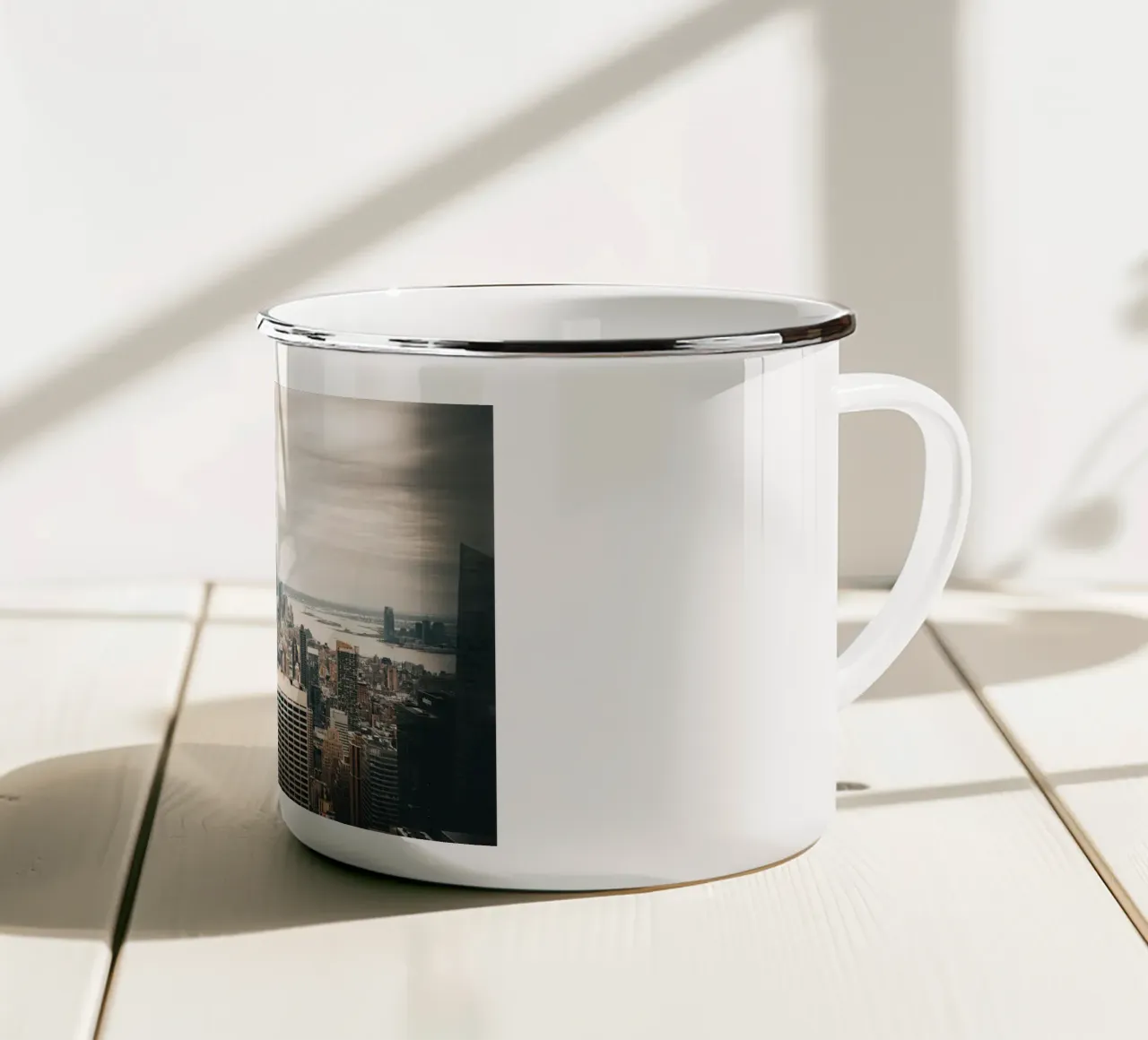 Empire tazza in smalto da Flo Klein