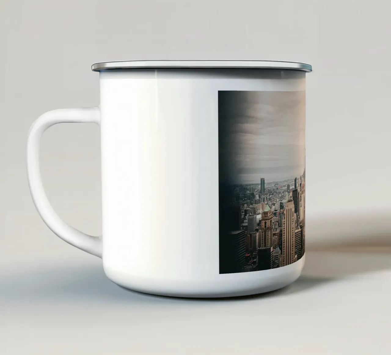 Empire tazza in smalto da Flo Klein