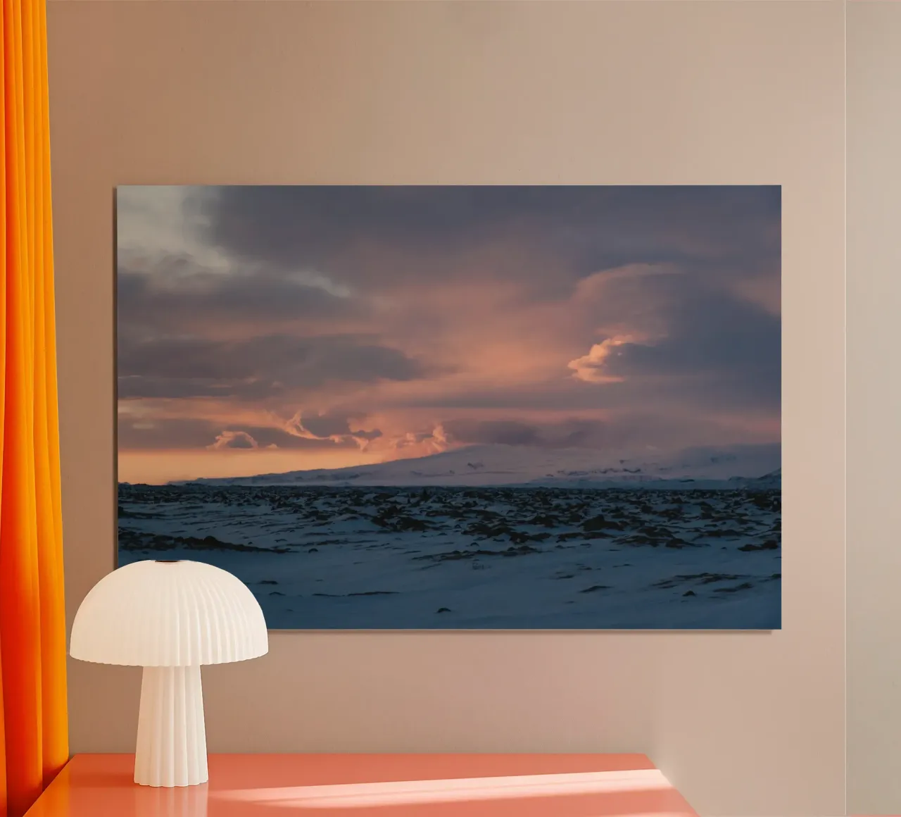 Sussurri d'inverno, paesaggio del Nord poster con telaio in plastica da Wanderlust Vibes