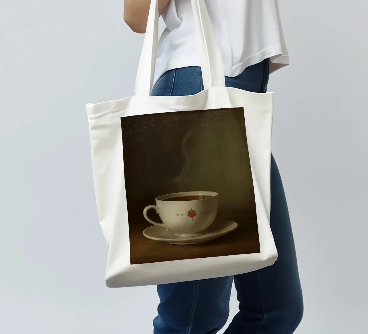 Tazza di caffè calda appoggiata su un piattino con un leggero vapore borsa in juta da DesignDoodle