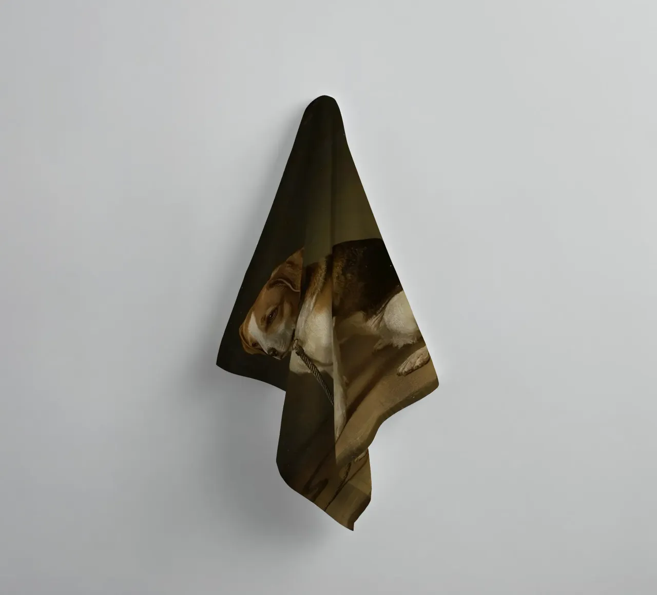 Chien dans une pose classique sur fond sombre serviette de bain de DesignDoodle