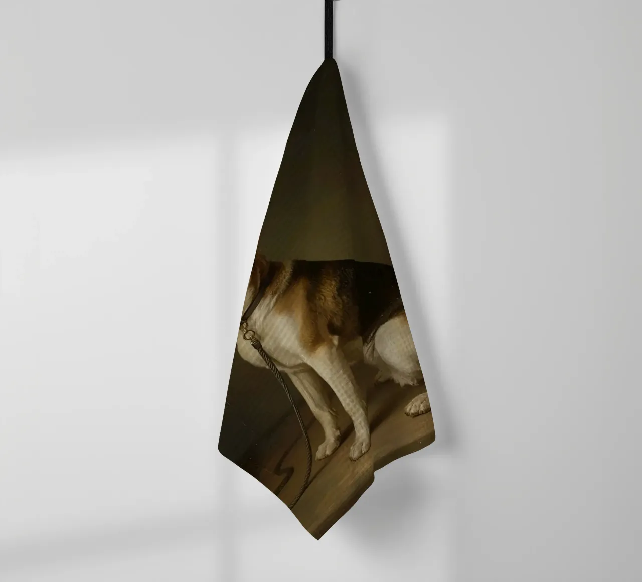 Chien dans une pose classique sur fond sombre torchon de DesignDoodle