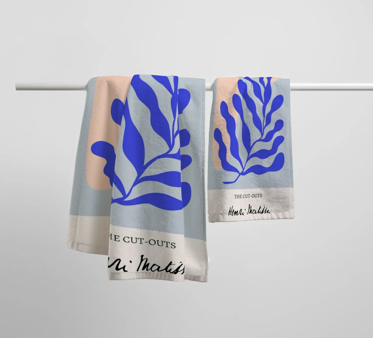 Matisse "I ritagli" Foglia blu e forme di pesca astratte asciugamano da bagno da homdeco