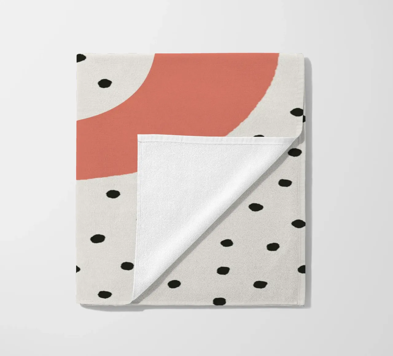 Iniziale D su pois - Design minimalista telo mare da KidzStudio