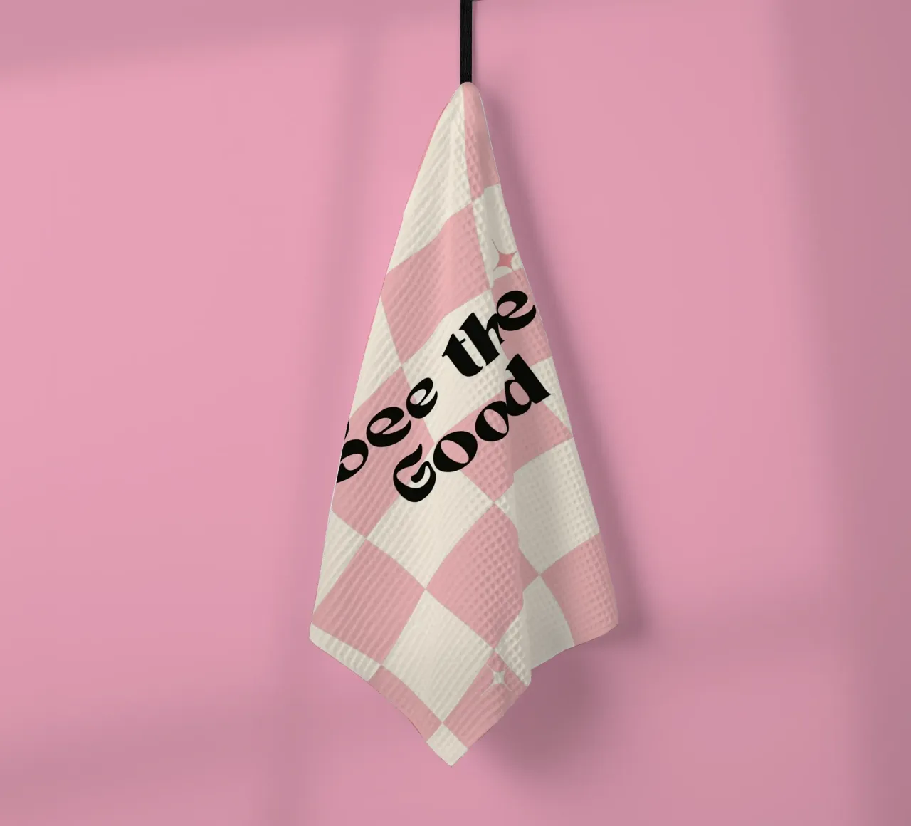 Poster retrò "See the Good" a scacchi rosa ondulati canovaccio da cucina da homdeco