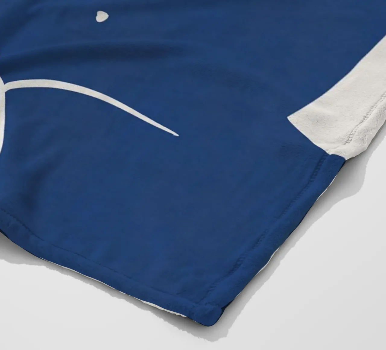 Modello in blu coperta in pile da Little Dean