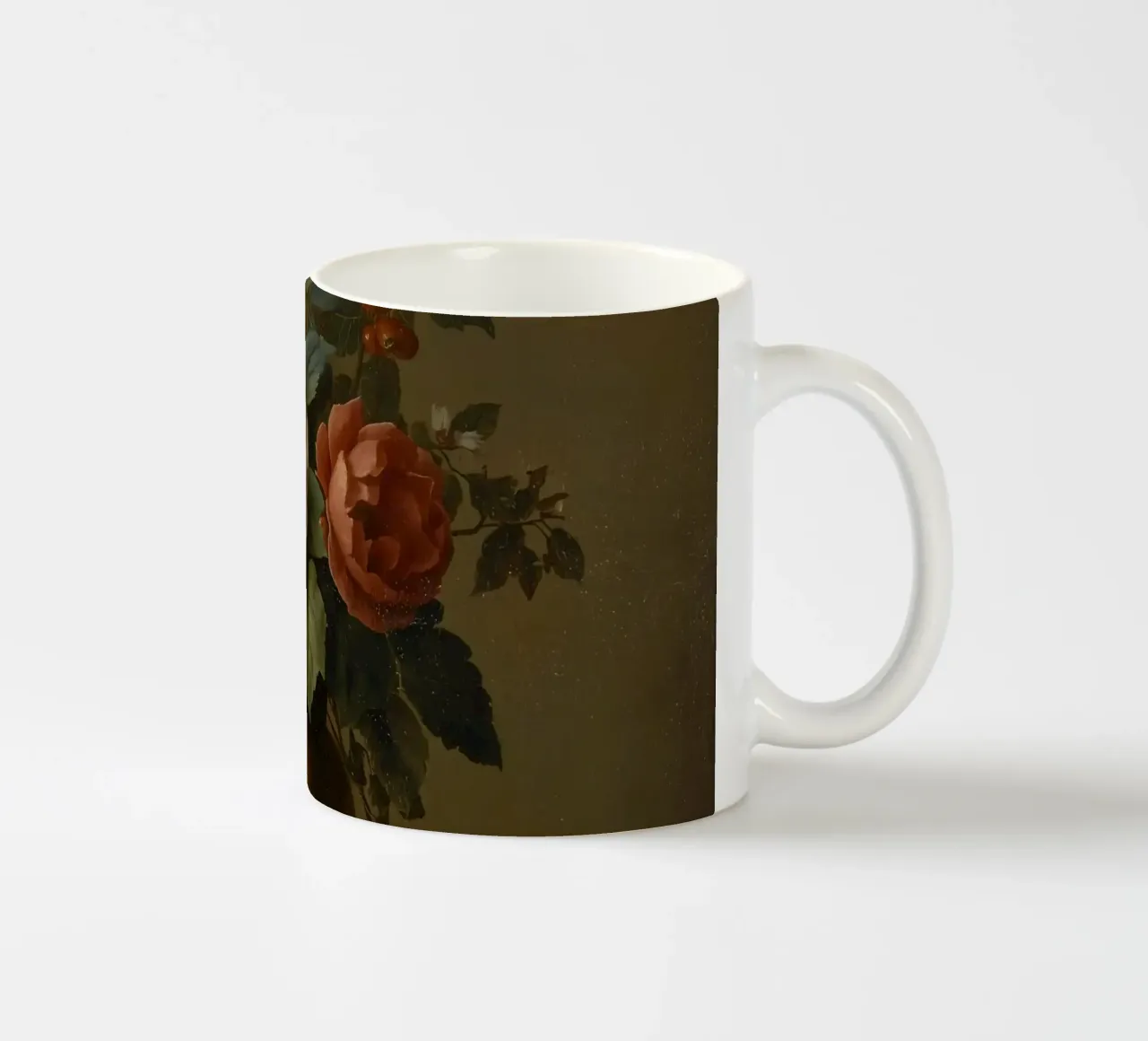 composizione floreale classica con rose in un vaso scuro tazza in ceramica da DesignDoodle